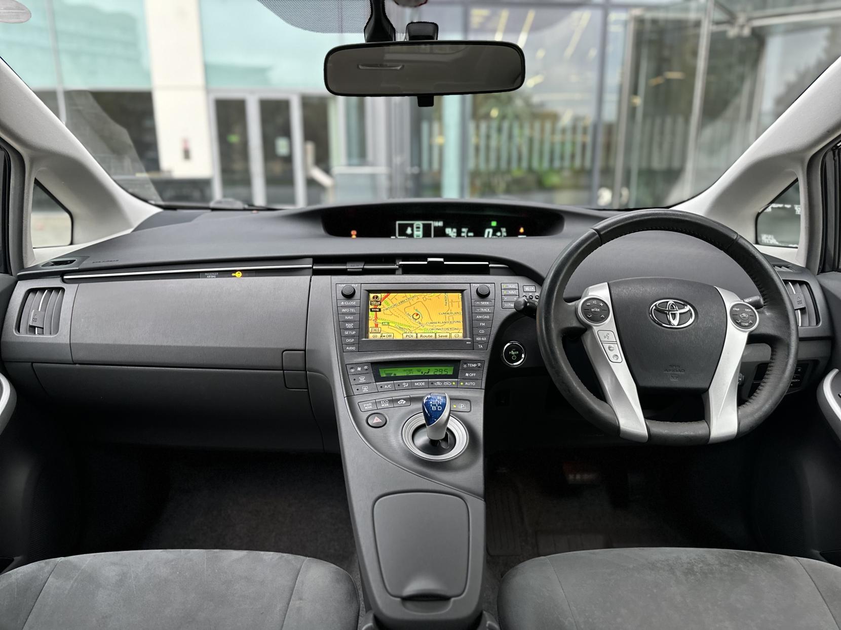 Toyota Prius 1.8 VVT-h T Spirit Hatchback 5dr Petrol Hybrid CVT Euro 5 (s/s) (136 ps)