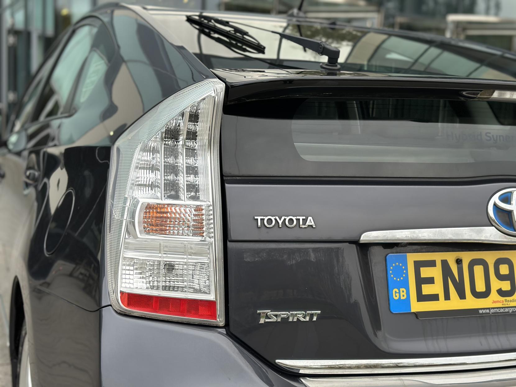 Toyota Prius 1.8 VVT-h T Spirit Hatchback 5dr Petrol Hybrid CVT Euro 5 (s/s) (136 ps)