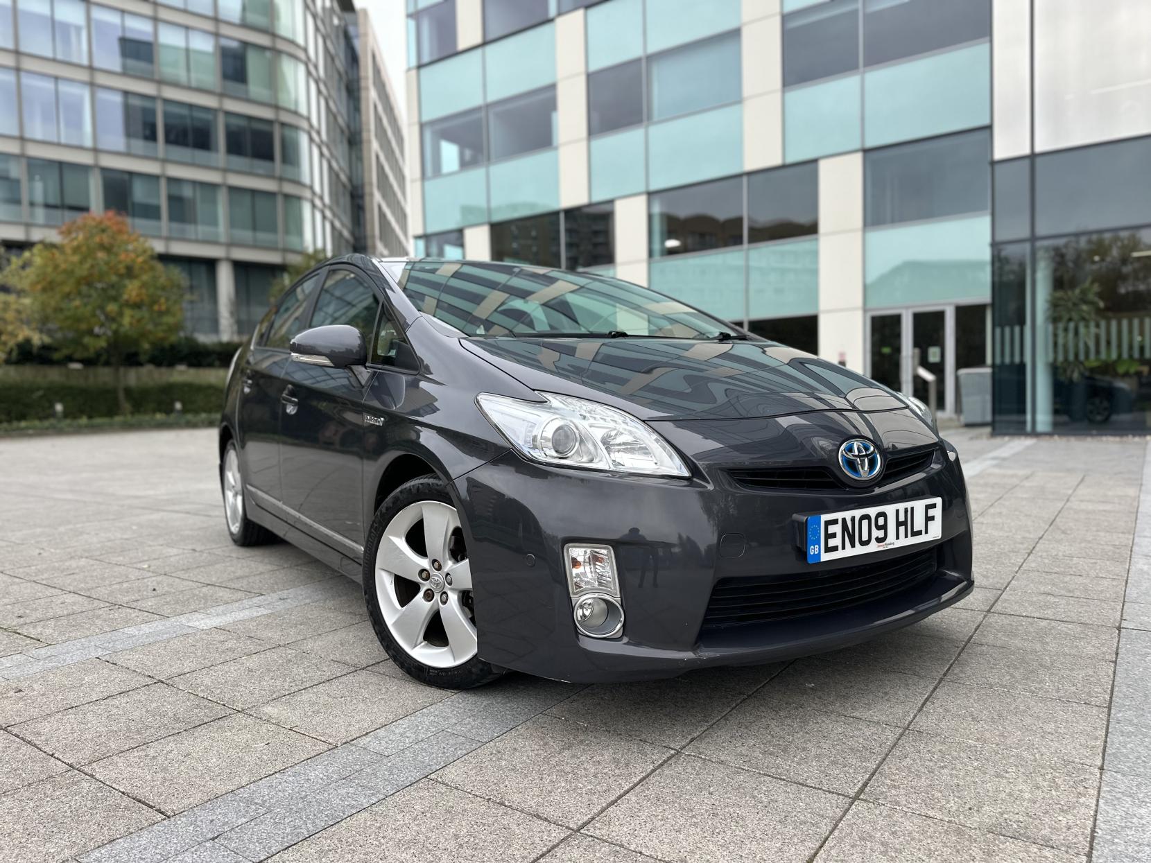 Toyota Prius 1.8 VVT-h T Spirit Hatchback 5dr Petrol Hybrid CVT Euro 5 (s/s) (136 ps)
