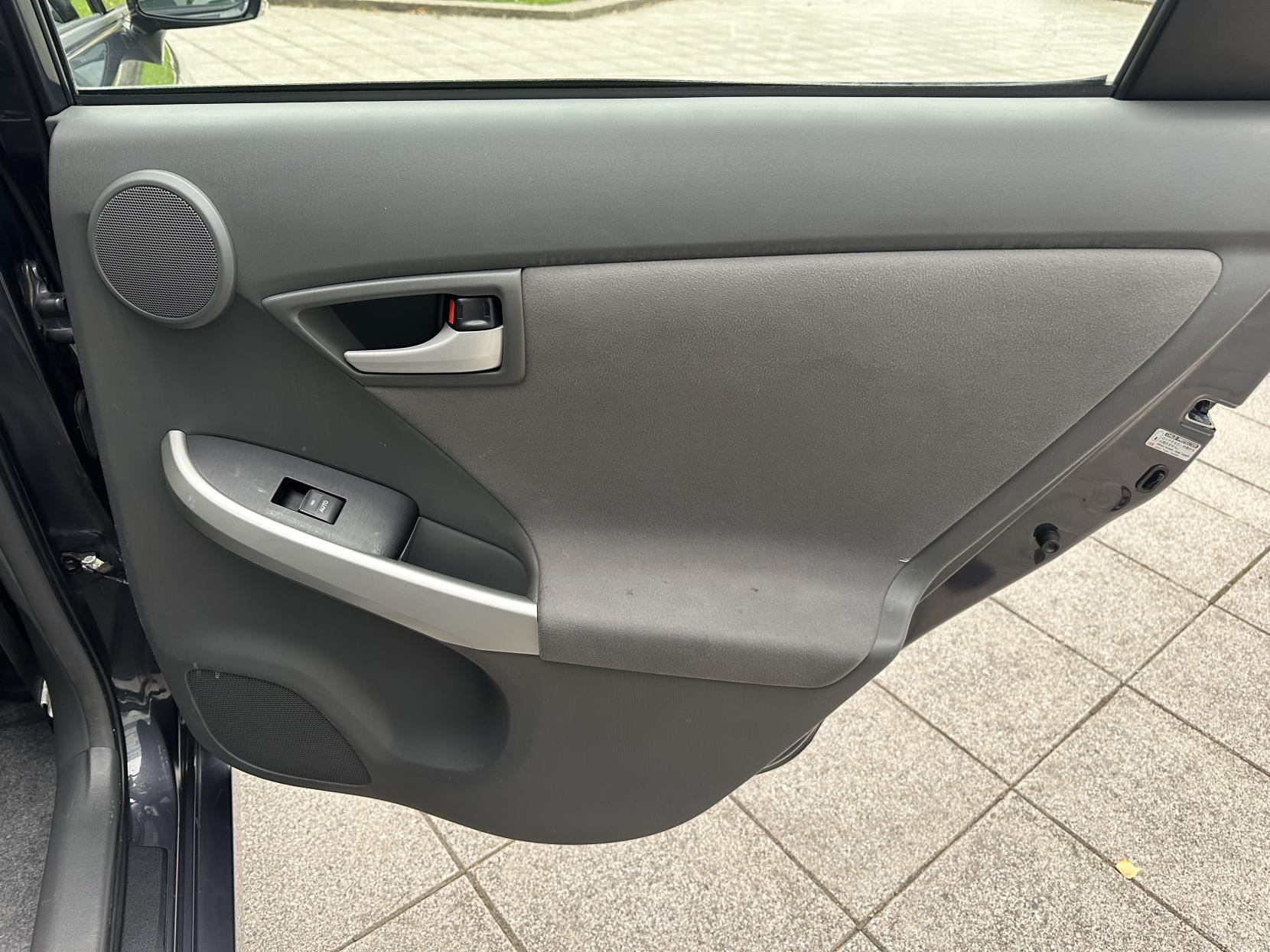 Toyota Prius 1.8 VVT-h T Spirit Hatchback 5dr Petrol Hybrid CVT Euro 5 (s/s) (136 ps)