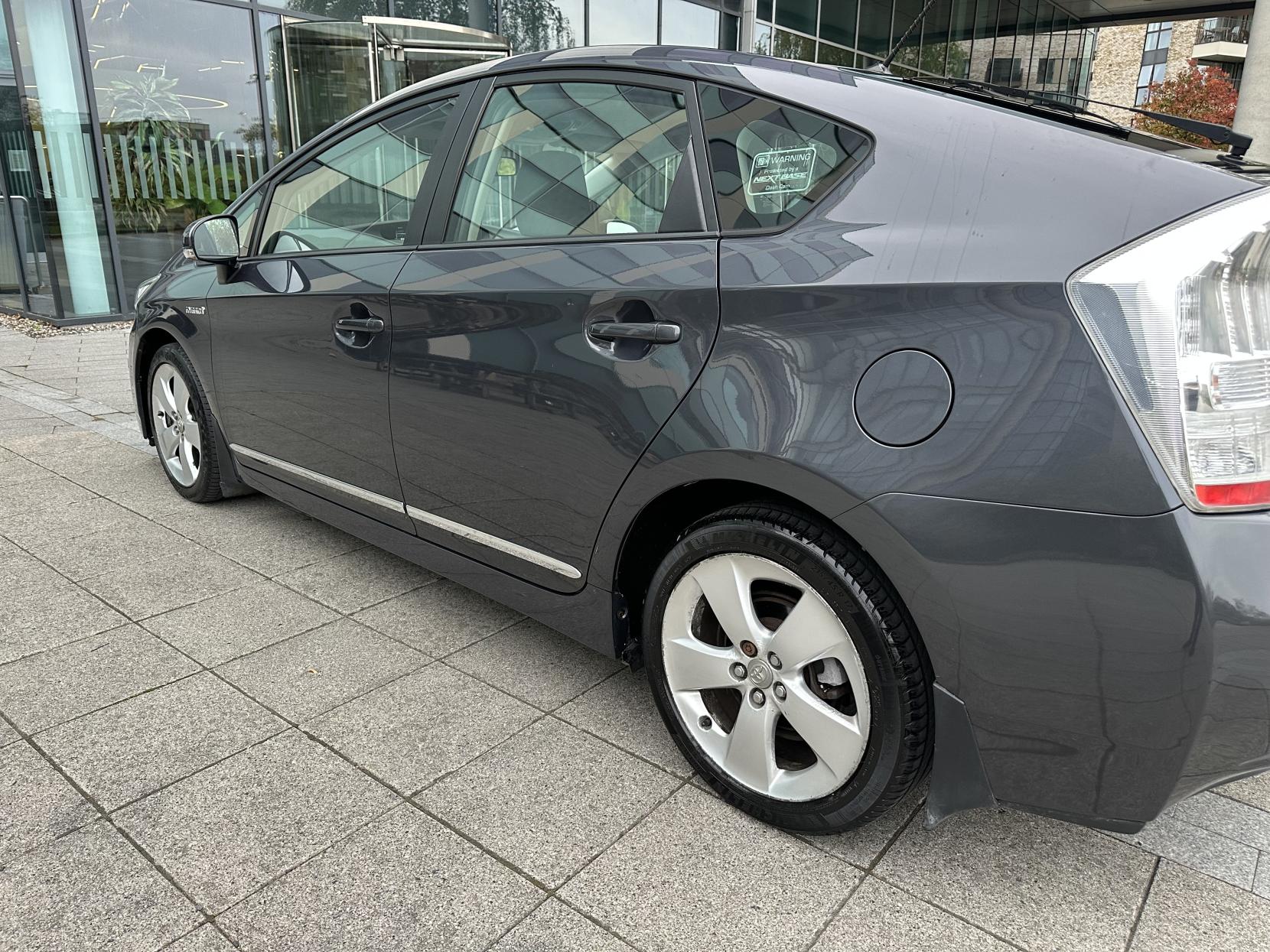 Toyota Prius 1.8 VVT-h T Spirit Hatchback 5dr Petrol Hybrid CVT Euro 5 (s/s) (136 ps)