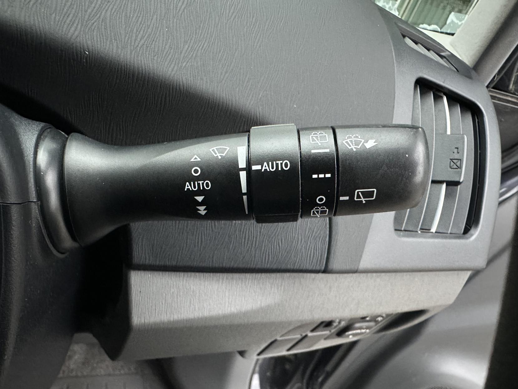 Toyota Prius 1.8 VVT-h T Spirit Hatchback 5dr Petrol Hybrid CVT Euro 5 (s/s) (136 ps)