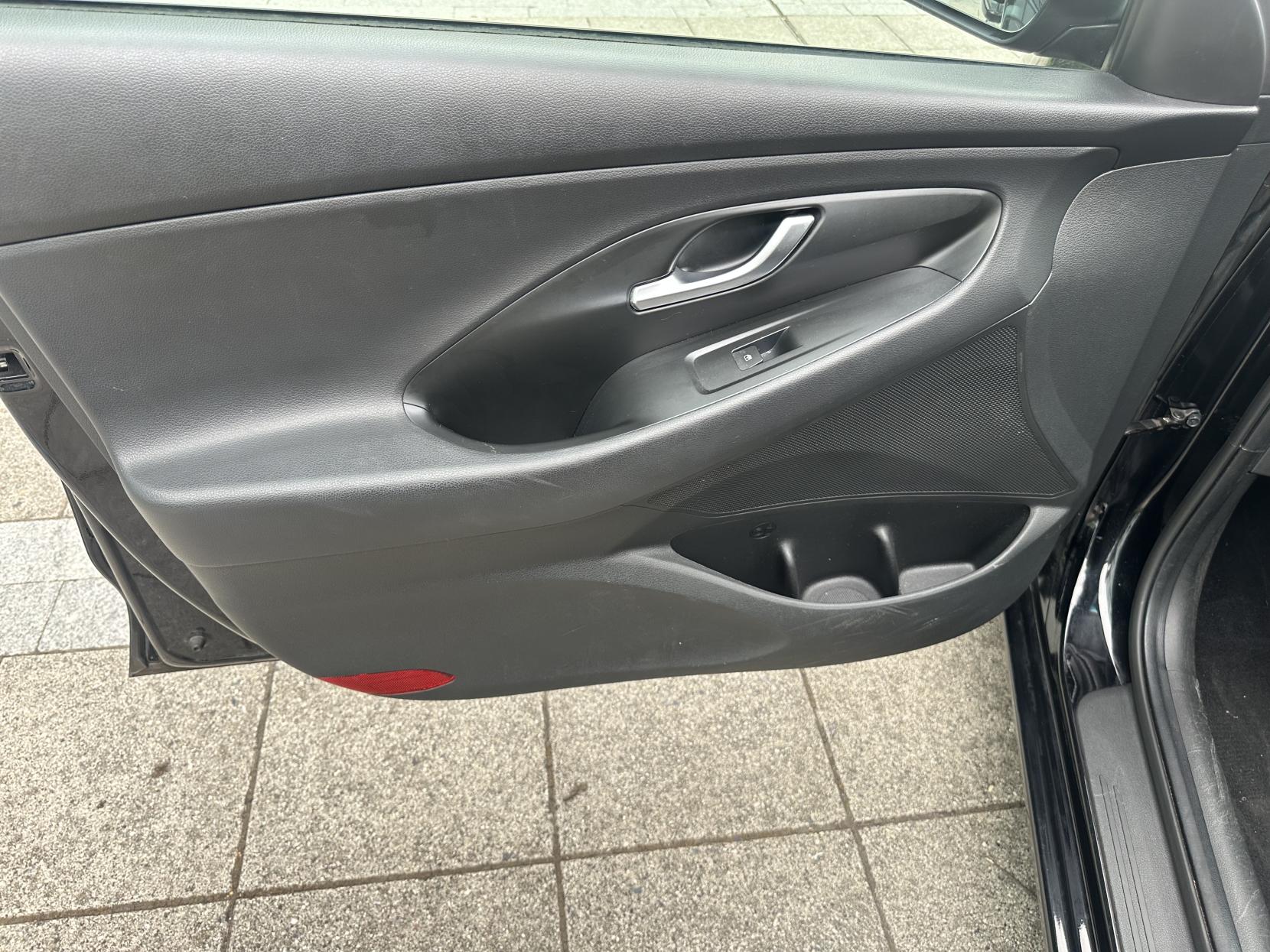 Hyundai i30 1.0 T-GDi SE Hatchback 5dr Petrol Manual Euro 6 (s/s) (120 ps)