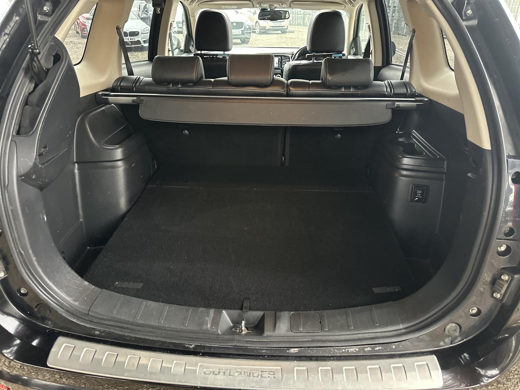 Mitsubishi Outlander 2.0h 12kWh GX4h SUV 5dr Petrol Plug-in Hybrid CVT 4WD Euro 6 (s/s) (200 ps)