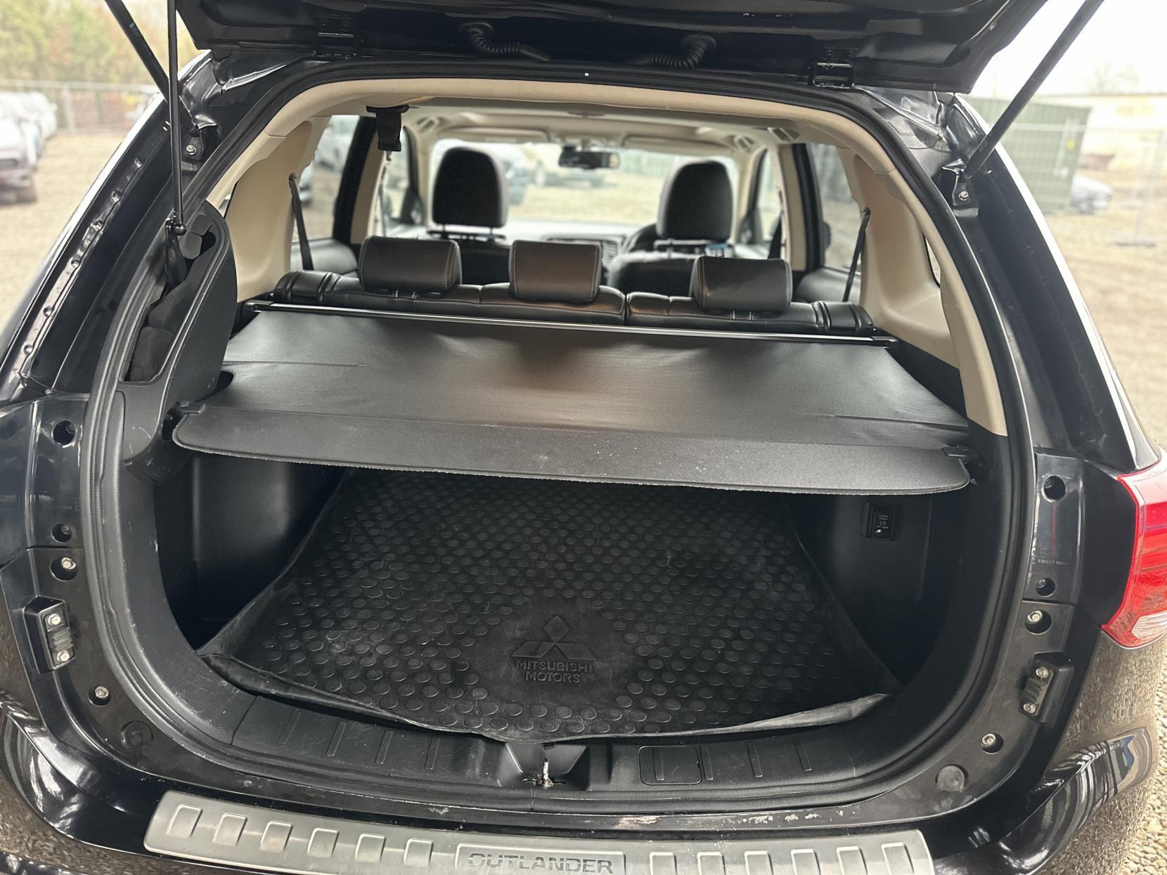 Mitsubishi Outlander 2.0h 12kWh GX4h SUV 5dr Petrol Plug-in Hybrid CVT 4WD Euro 6 (s/s) (200 ps)