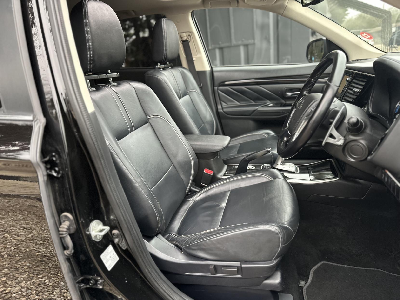 Mitsubishi Outlander 2.0h 12kWh GX4h SUV 5dr Petrol Plug-in Hybrid CVT 4WD Euro 6 (s/s) (200 ps)