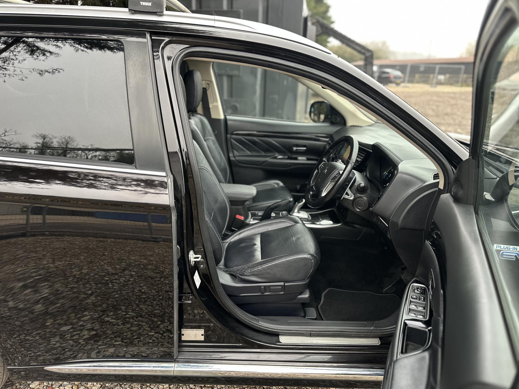 Mitsubishi Outlander 2.0h 12kWh GX4h SUV 5dr Petrol Plug-in Hybrid CVT 4WD Euro 6 (s/s) (200 ps)