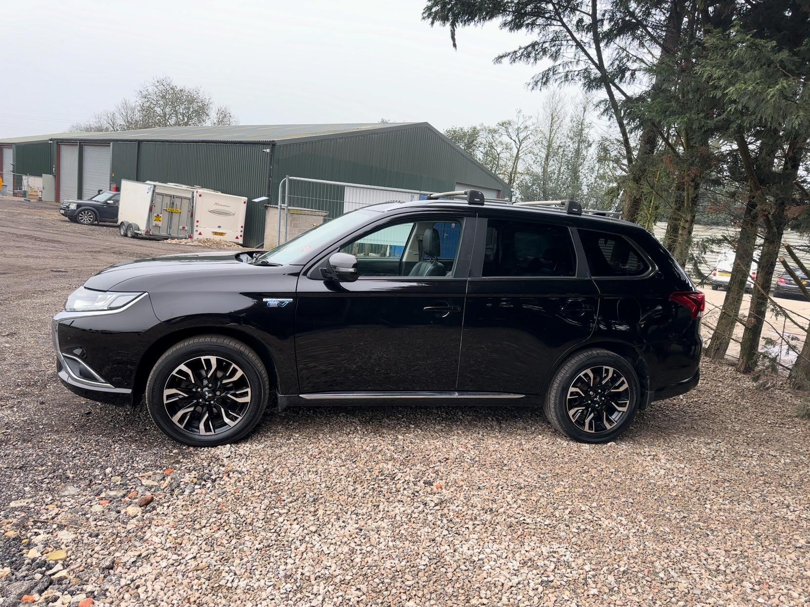 Mitsubishi Outlander 2.0h 12kWh GX4h SUV 5dr Petrol Plug-in Hybrid CVT 4WD Euro 6 (s/s) (200 ps)