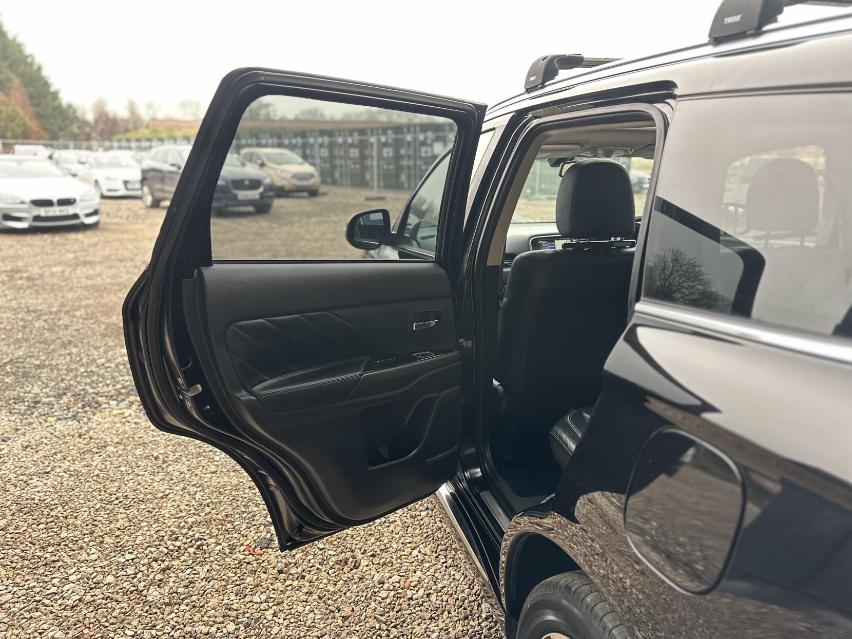 Mitsubishi Outlander 2.0h 12kWh GX4h SUV 5dr Petrol Plug-in Hybrid CVT 4WD Euro 6 (s/s) (200 ps)