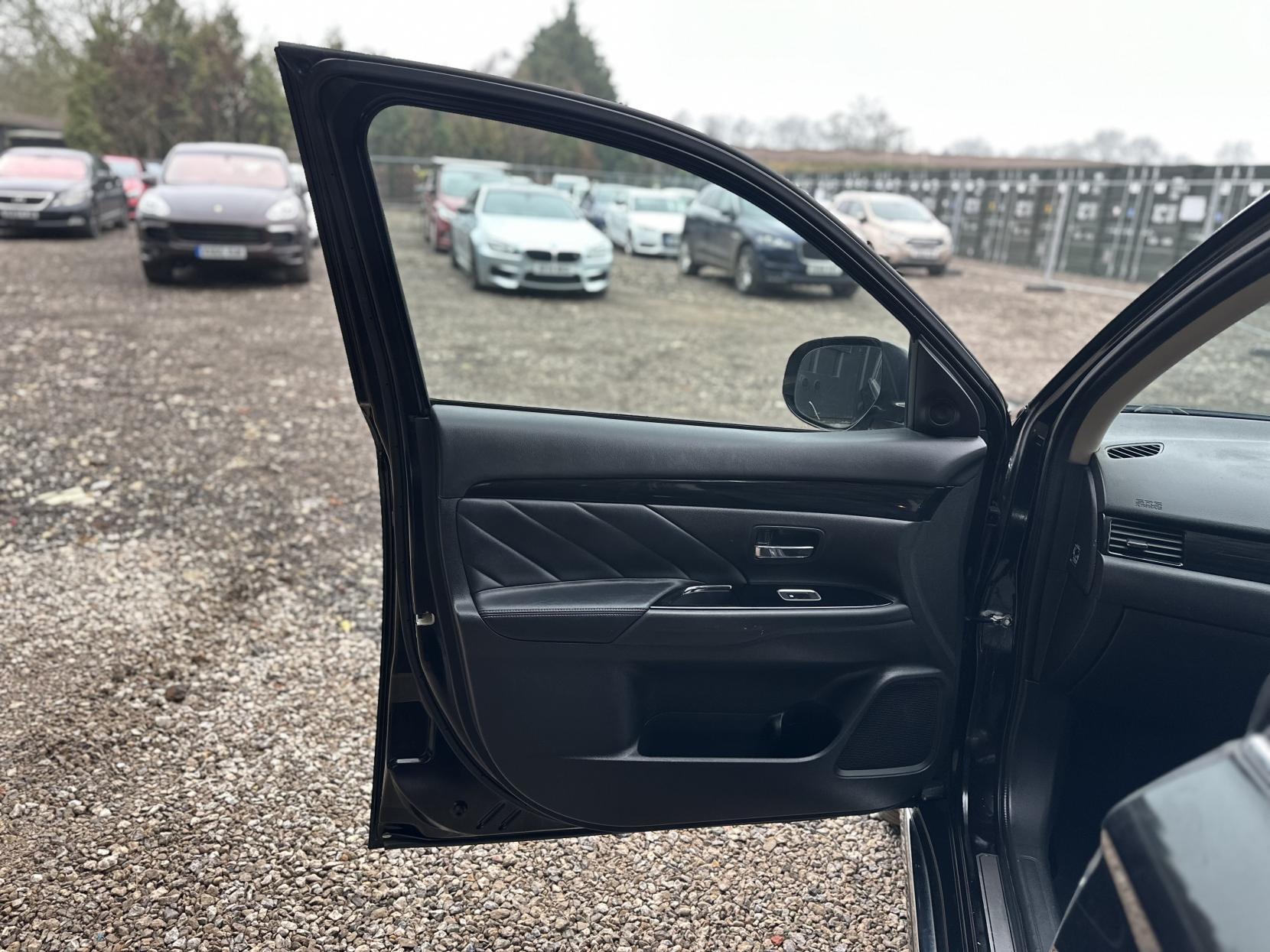 Mitsubishi Outlander 2.0h 12kWh GX4h SUV 5dr Petrol Plug-in Hybrid CVT 4WD Euro 6 (s/s) (200 ps)