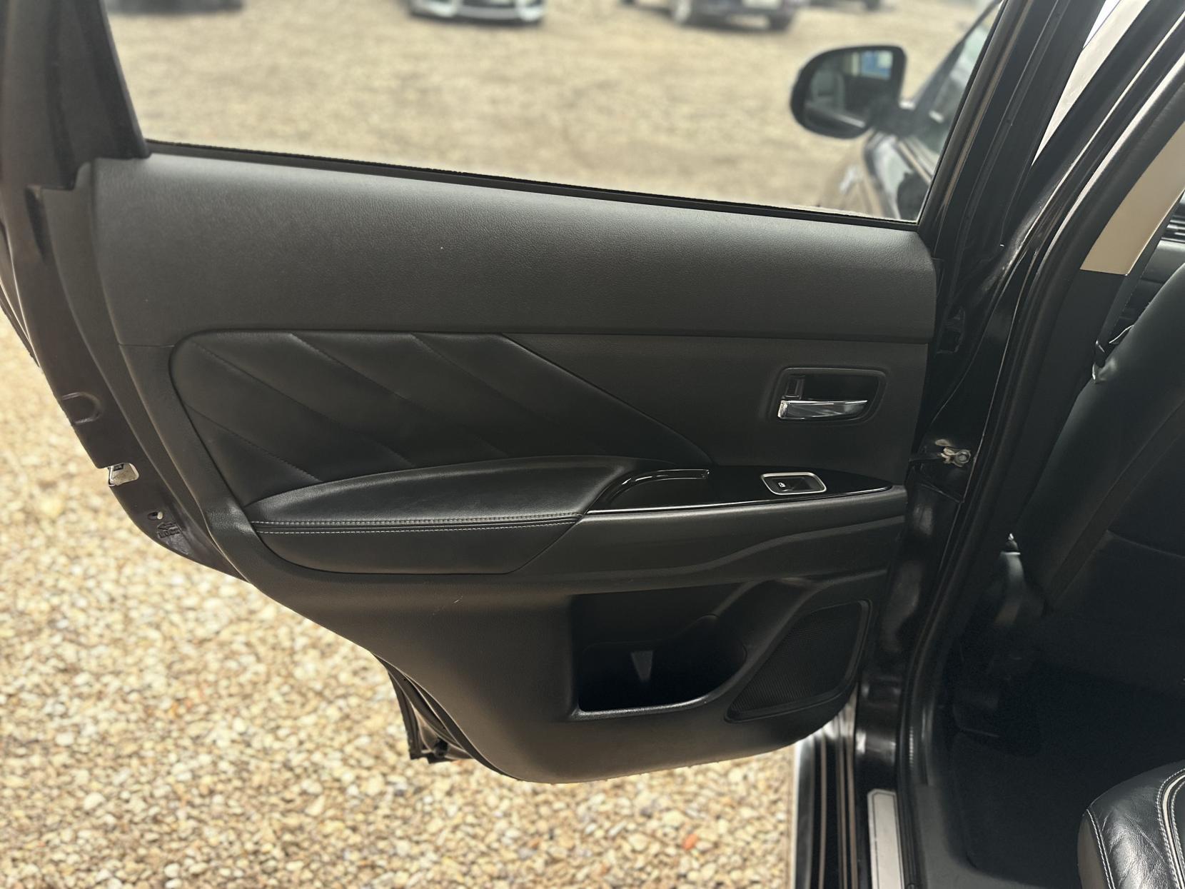 Mitsubishi Outlander 2.0h 12kWh GX4h SUV 5dr Petrol Plug-in Hybrid CVT 4WD Euro 6 (s/s) (200 ps)