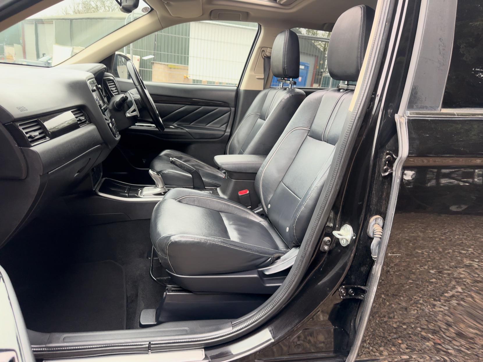 Mitsubishi Outlander 2.0h 12kWh GX4h SUV 5dr Petrol Plug-in Hybrid CVT 4WD Euro 6 (s/s) (200 ps)