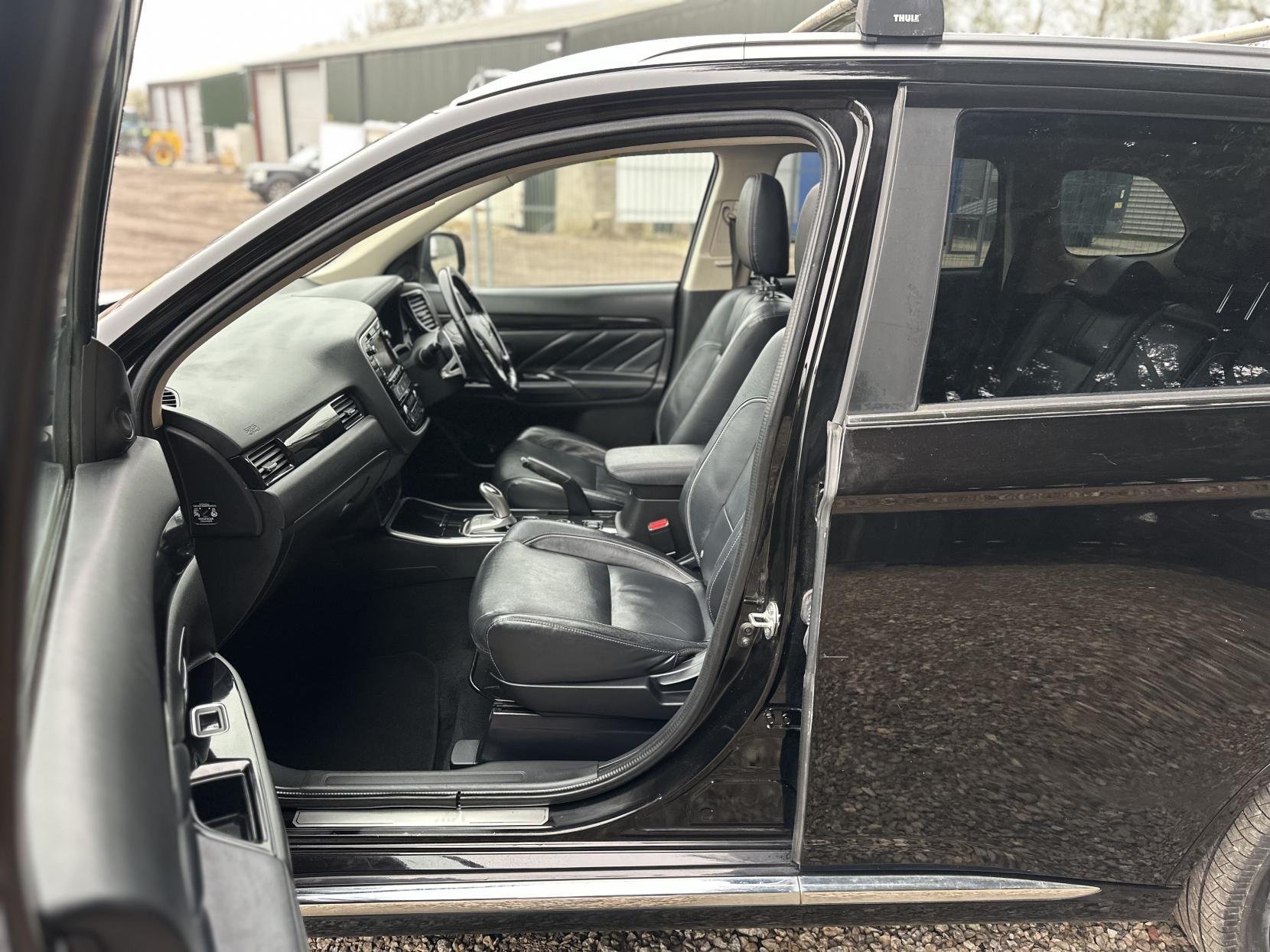 Mitsubishi Outlander 2.0h 12kWh GX4h SUV 5dr Petrol Plug-in Hybrid CVT 4WD Euro 6 (s/s) (200 ps)