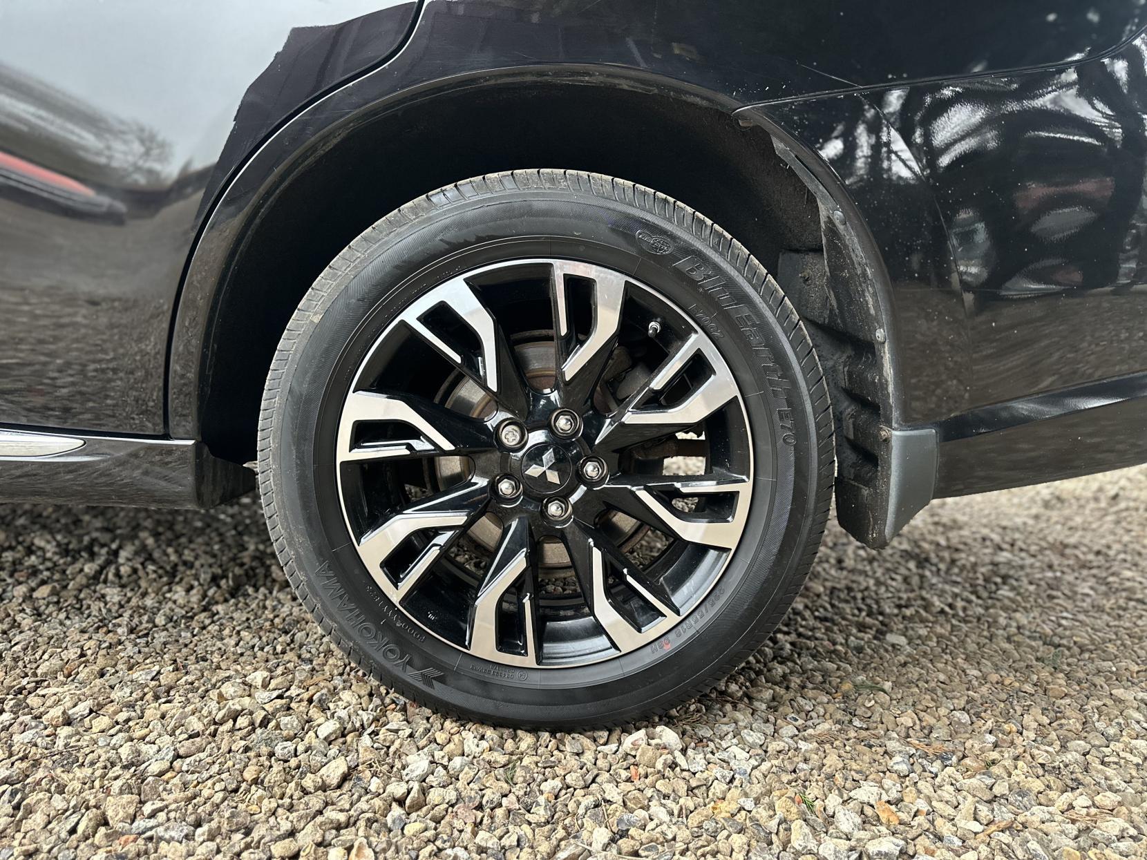 Mitsubishi Outlander 2.0h 12kWh GX4h SUV 5dr Petrol Plug-in Hybrid CVT 4WD Euro 6 (s/s) (200 ps)