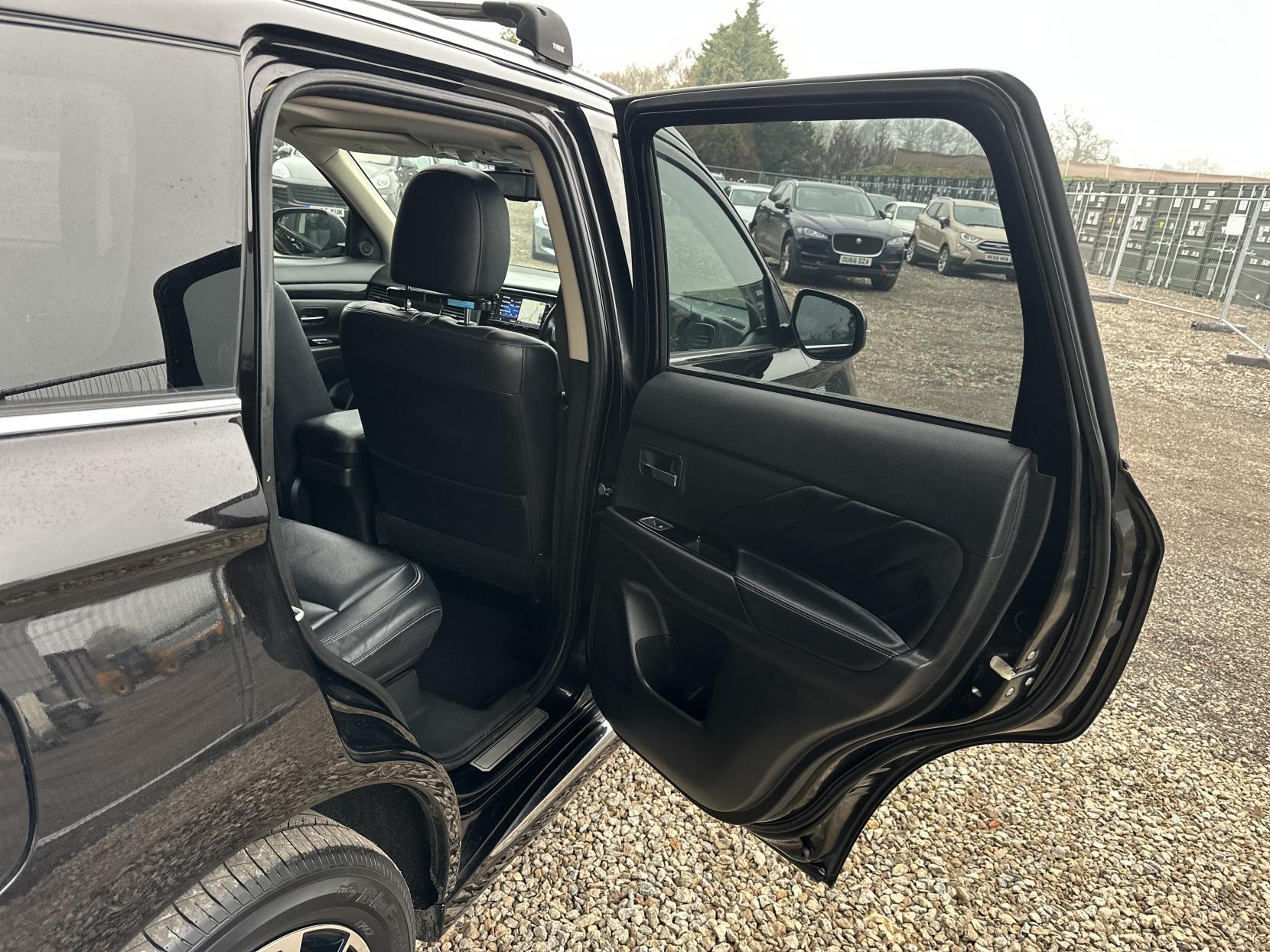 Mitsubishi Outlander 2.0h 12kWh GX4h SUV 5dr Petrol Plug-in Hybrid CVT 4WD Euro 6 (s/s) (200 ps)