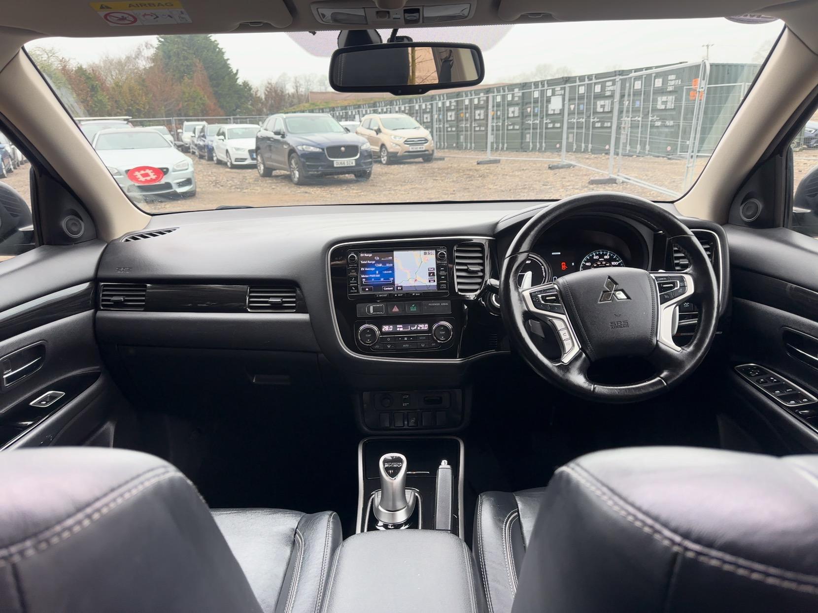 Mitsubishi Outlander 2.0h 12kWh GX4h SUV 5dr Petrol Plug-in Hybrid CVT 4WD Euro 6 (s/s) (200 ps)