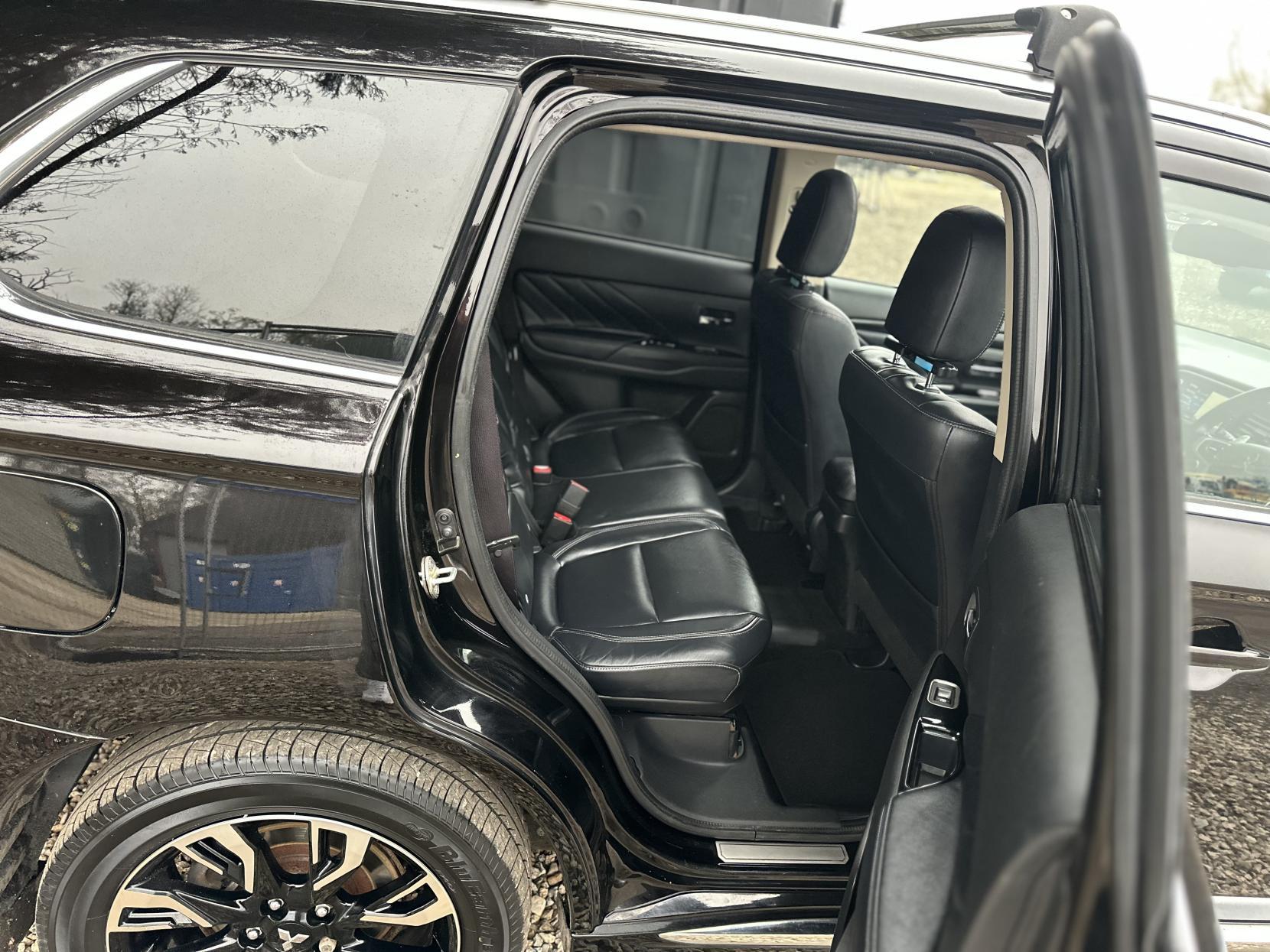 Mitsubishi Outlander 2.0h 12kWh GX4h SUV 5dr Petrol Plug-in Hybrid CVT 4WD Euro 6 (s/s) (200 ps)