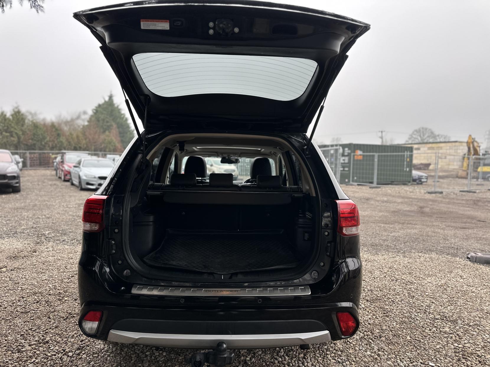 Mitsubishi Outlander 2.0h 12kWh GX4h SUV 5dr Petrol Plug-in Hybrid CVT 4WD Euro 6 (s/s) (200 ps)