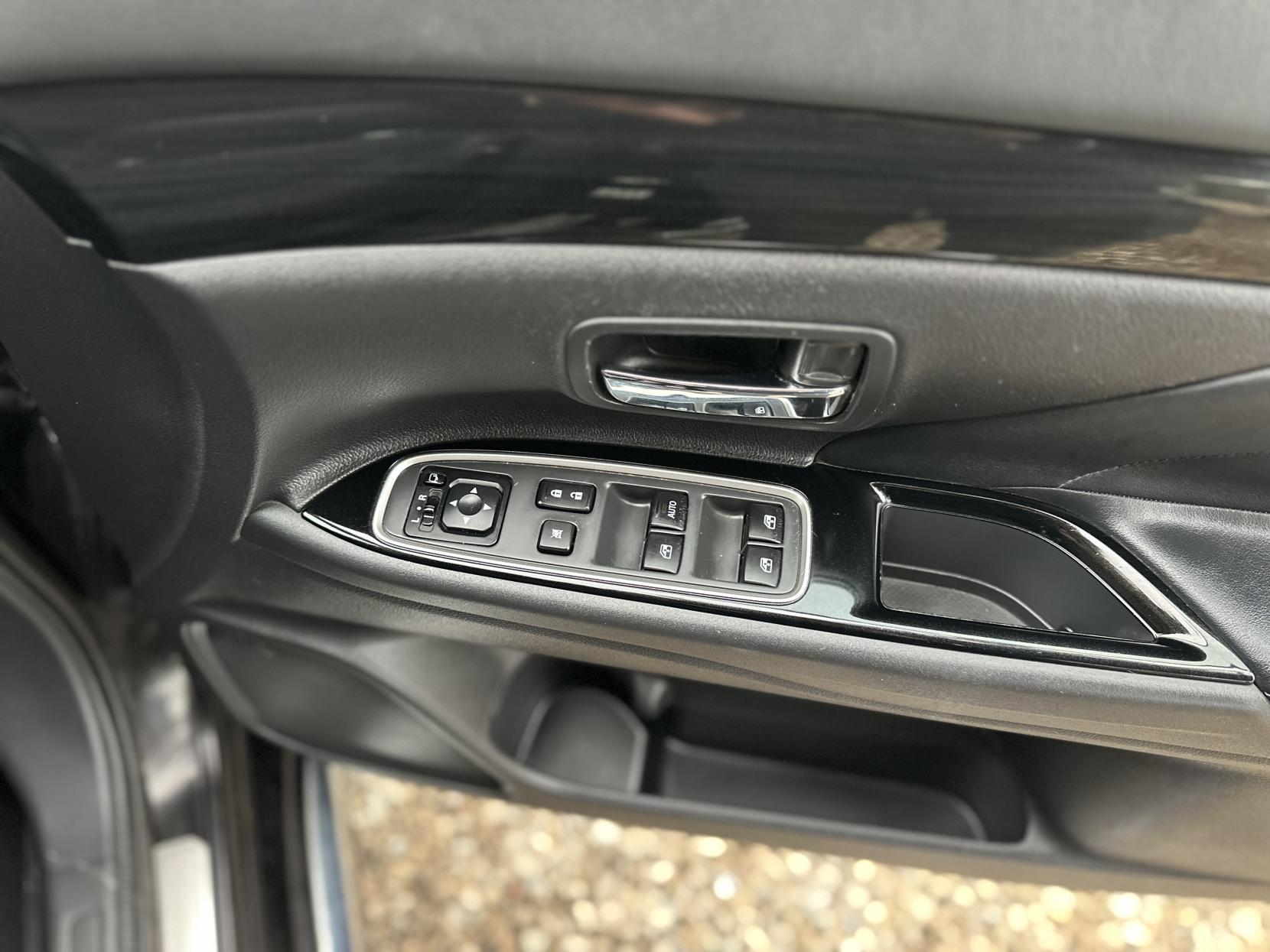 Mitsubishi Outlander 2.0h 12kWh GX4h SUV 5dr Petrol Plug-in Hybrid CVT 4WD Euro 6 (s/s) (200 ps)