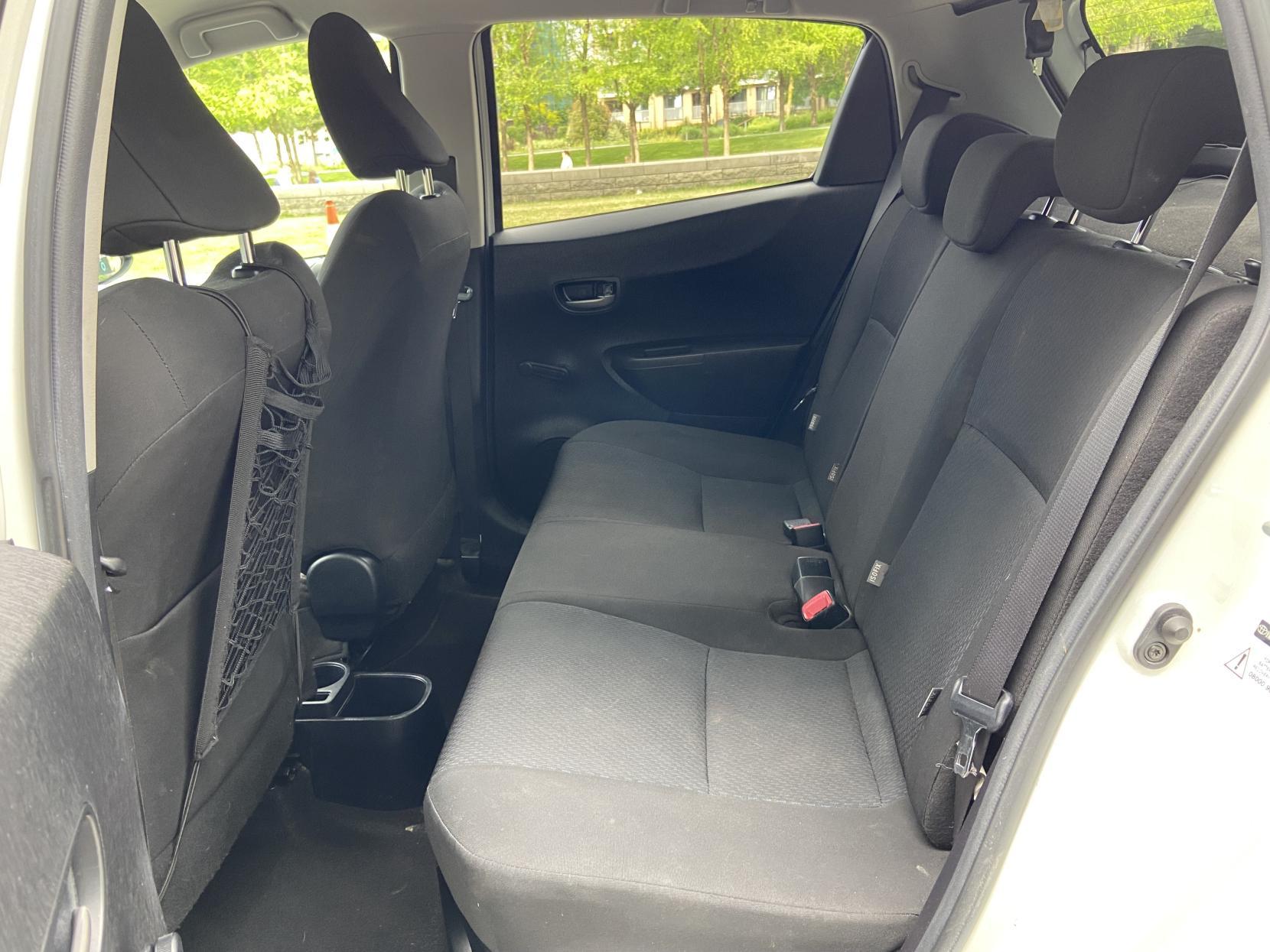 Toyota Yaris 1.5 VVT-h Icon Plus Hatchback 5dr Petrol Hybrid CVT Euro 5 (101 ps)