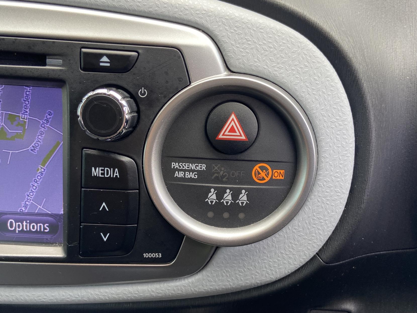 Toyota Yaris 1.5 VVT-h Icon Plus Hatchback 5dr Petrol Hybrid CVT Euro 5 (101 ps)