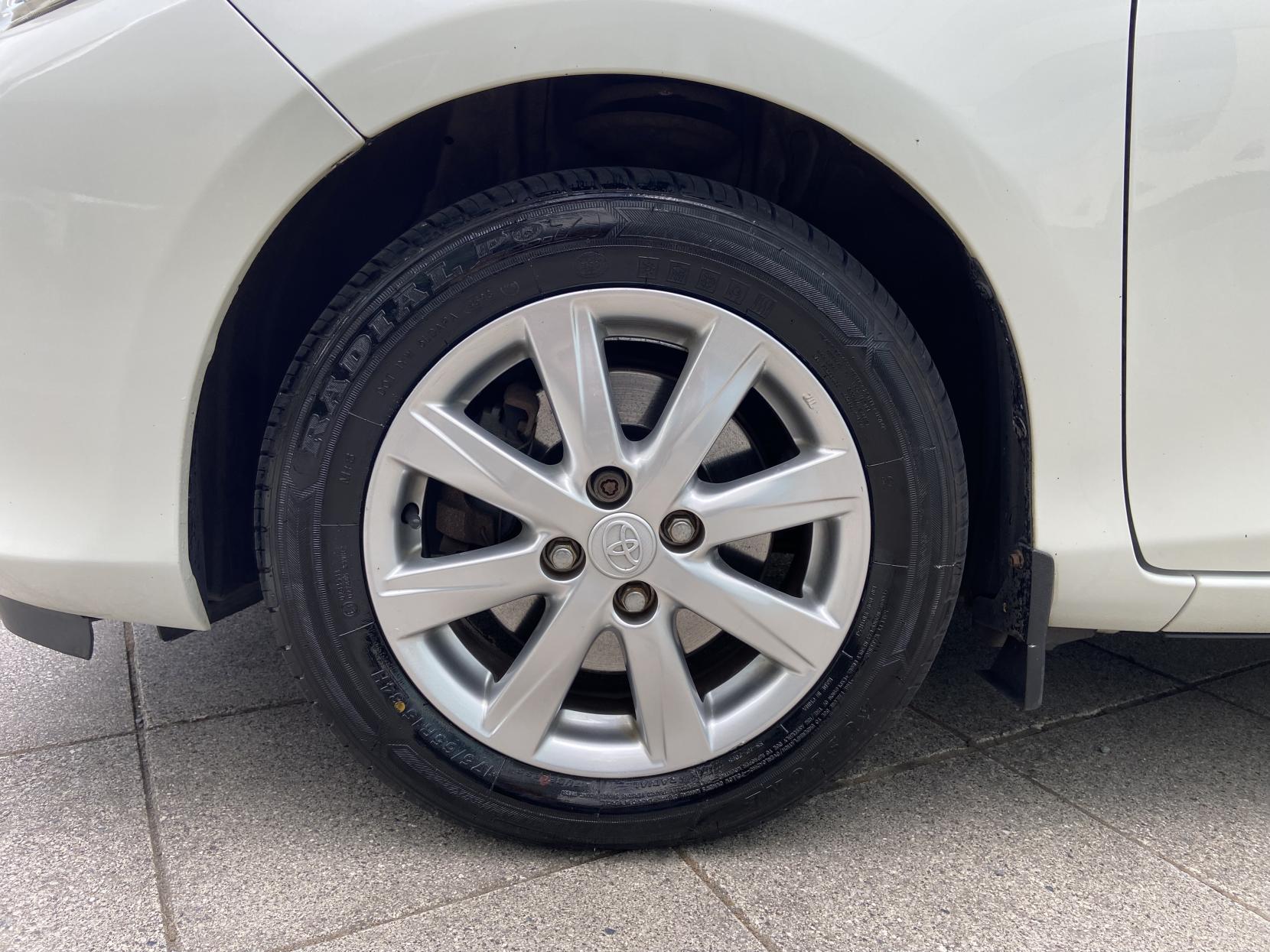 Toyota Yaris 1.5 VVT-h Icon Plus Hatchback 5dr Petrol Hybrid CVT Euro 5 (101 ps)