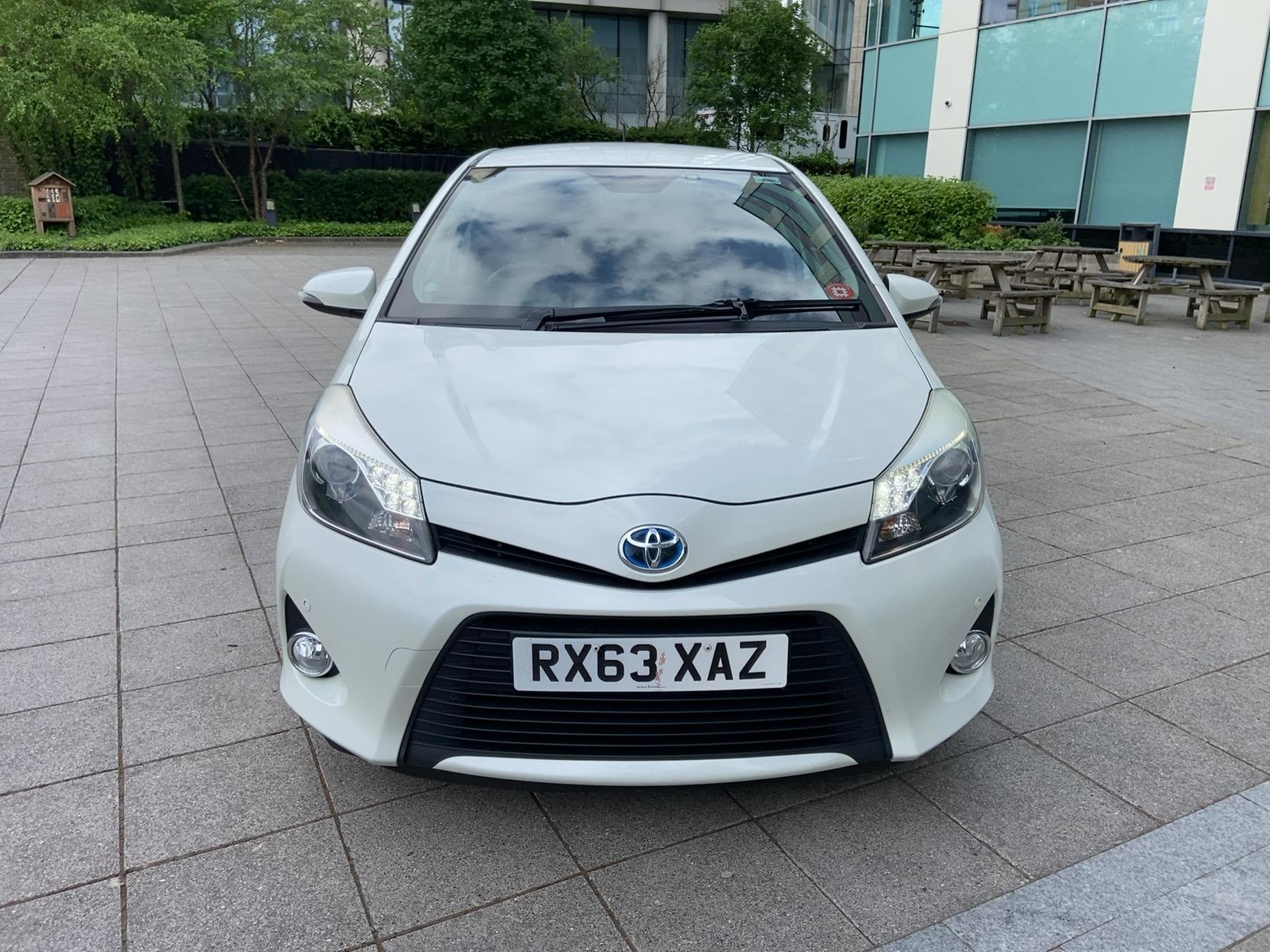 Toyota Yaris 1.5 VVT-h Icon Plus Hatchback 5dr Petrol Hybrid CVT Euro 5 (101 ps)