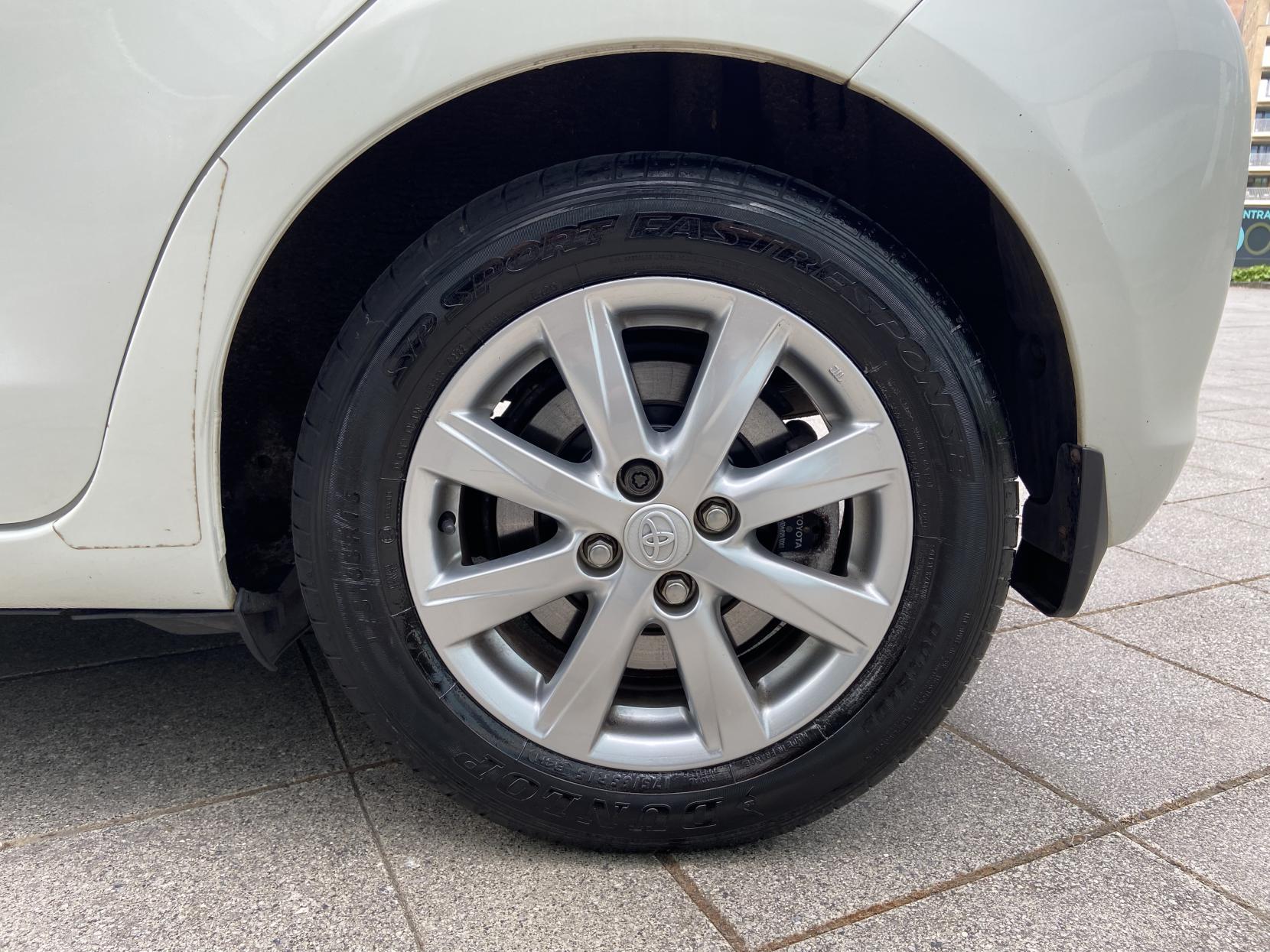 Toyota Yaris 1.5 VVT-h Icon Plus Hatchback 5dr Petrol Hybrid CVT Euro 5 (101 ps)