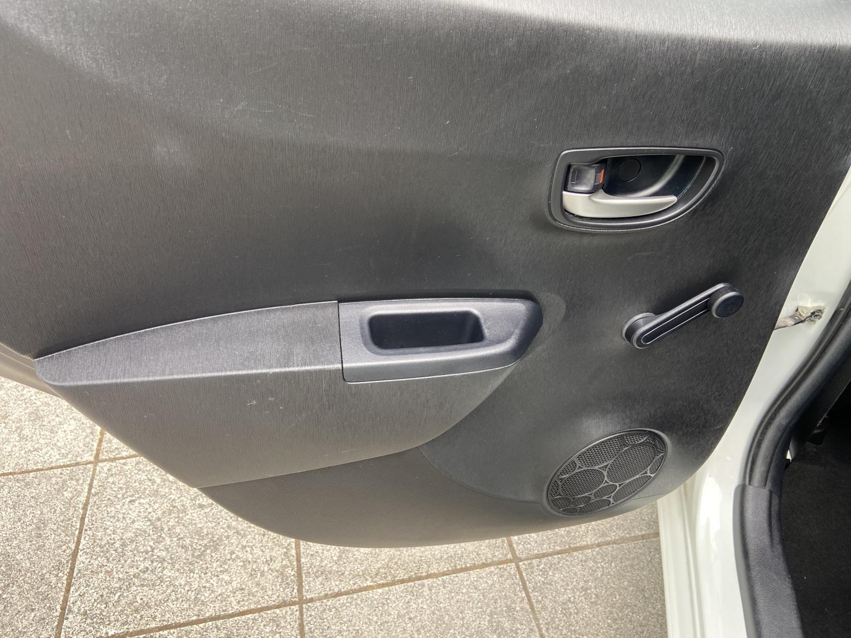 Toyota Yaris 1.5 VVT-h Icon Plus Hatchback 5dr Petrol Hybrid CVT Euro 5 (101 ps)