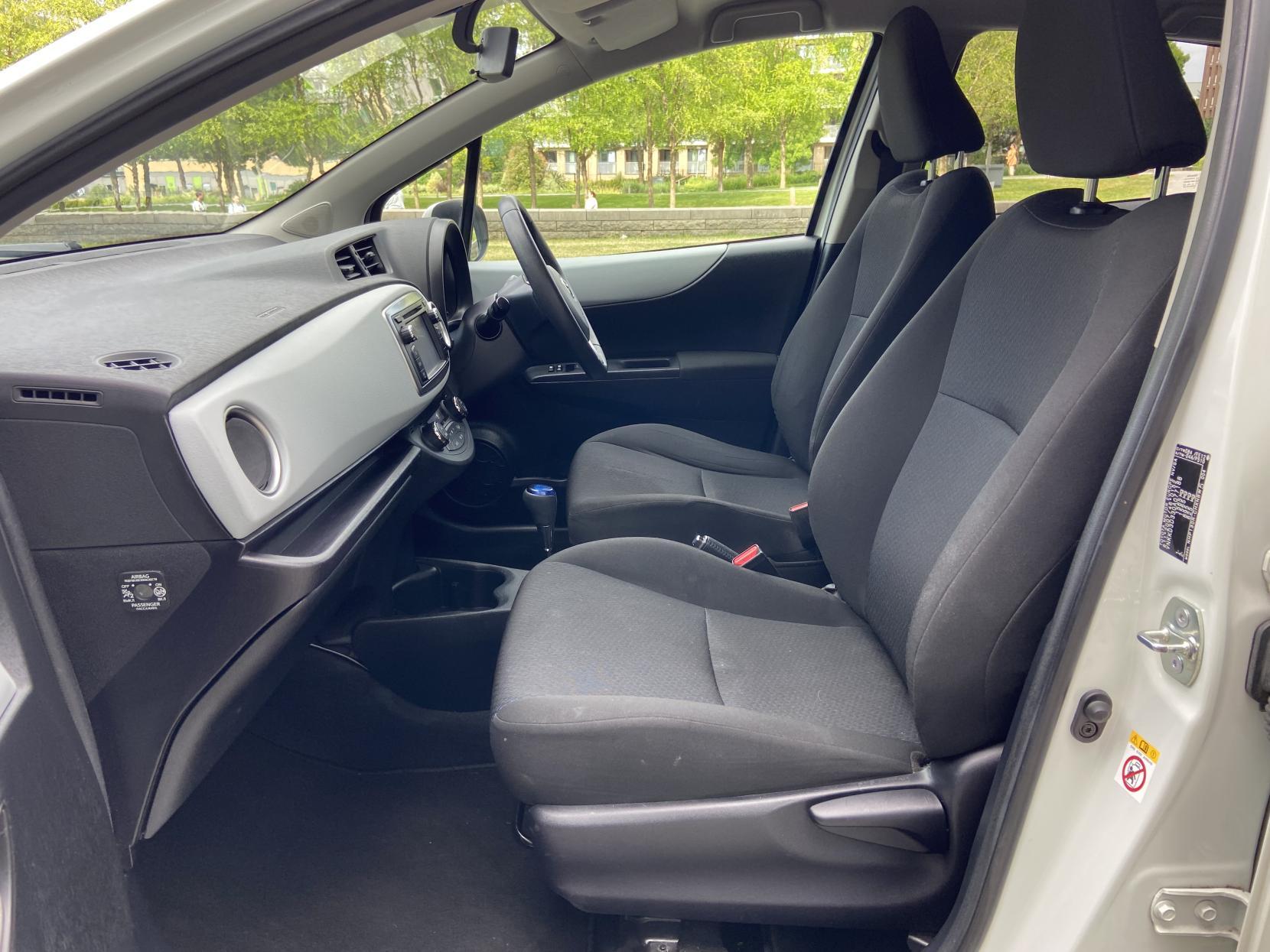 Toyota Yaris 1.5 VVT-h Icon Plus Hatchback 5dr Petrol Hybrid CVT Euro 5 (101 ps)