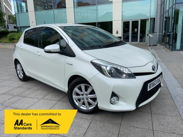 Toyota Yaris 1.5 VVT-h Icon Plus Hatchback 5dr Petrol Hybrid CVT Euro 5 (101 ps)