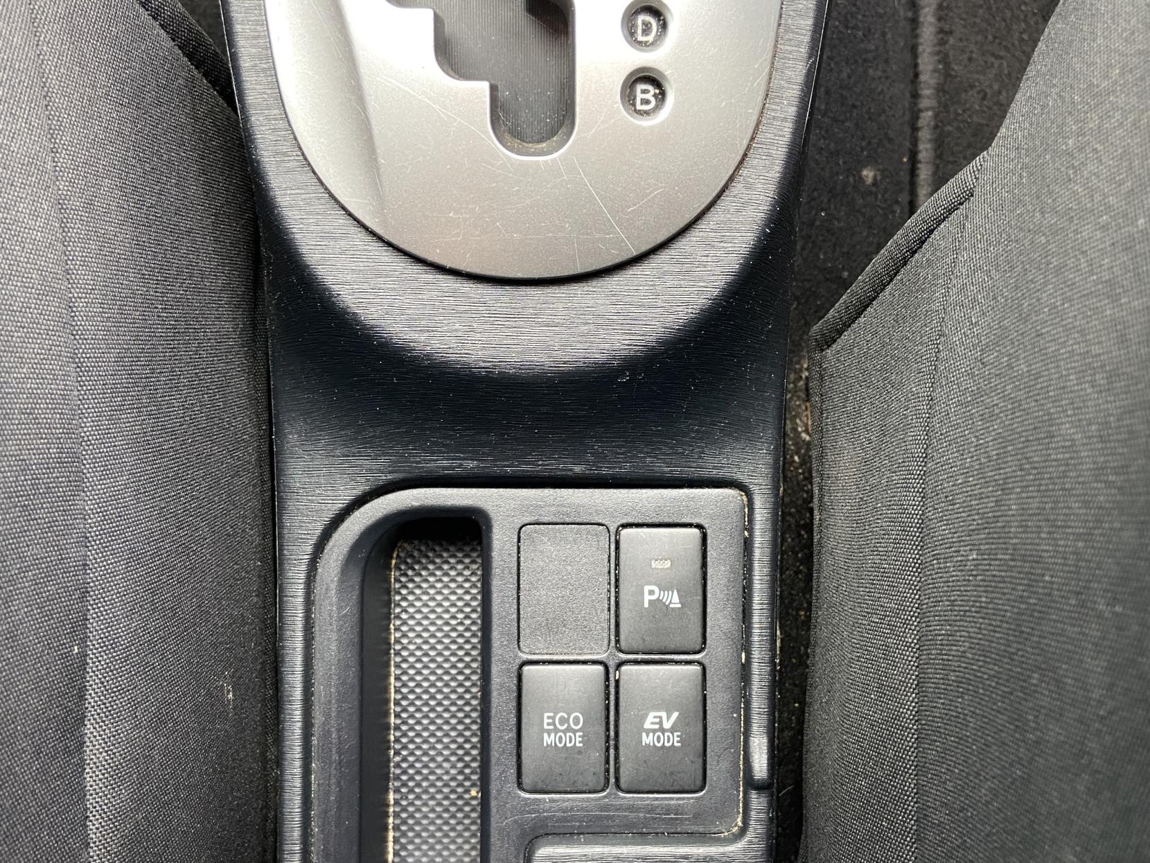 Toyota Yaris 1.5 VVT-h Icon Plus Hatchback 5dr Petrol Hybrid CVT Euro 5 (101 ps)