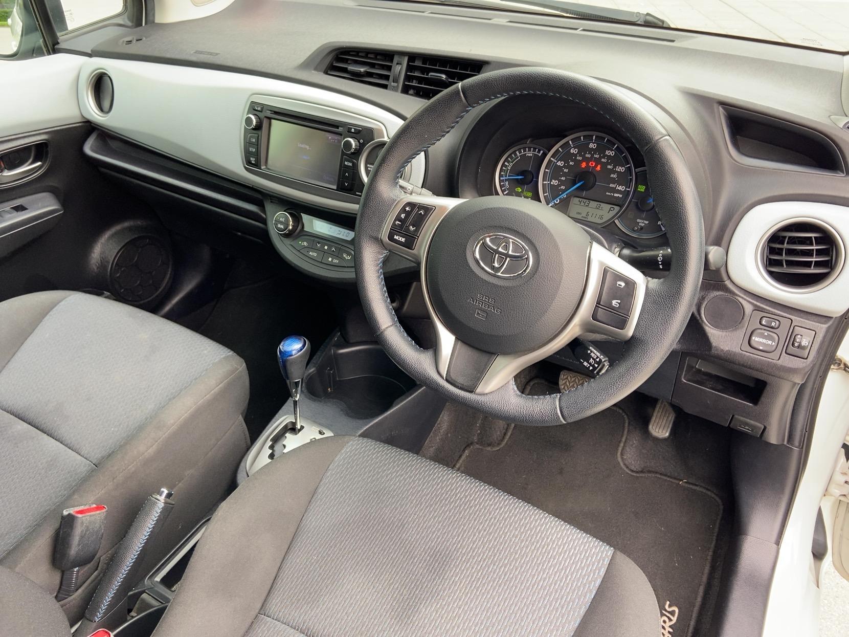 Toyota Yaris 1.5 VVT-h Icon Plus Hatchback 5dr Petrol Hybrid CVT Euro 5 (101 ps)