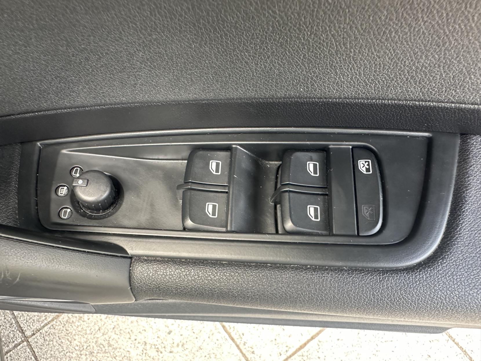 Audi A1 1.4 TFSI S line Sportback 5dr Petrol S Tronic Euro 5 (s/s) (122 ps)