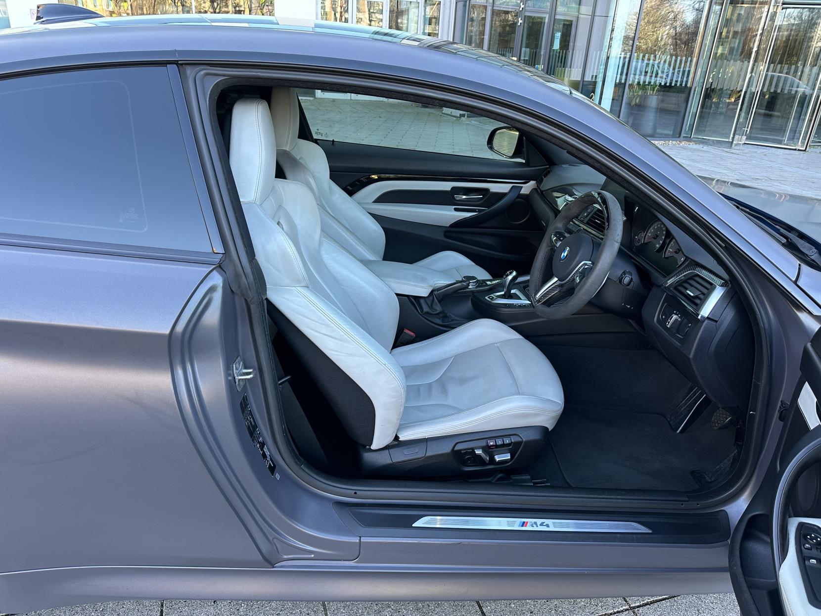 BMW M4 3.0 BiTurbo Coupe 2dr Petrol DCT Euro 6 (s/s) (431 ps)