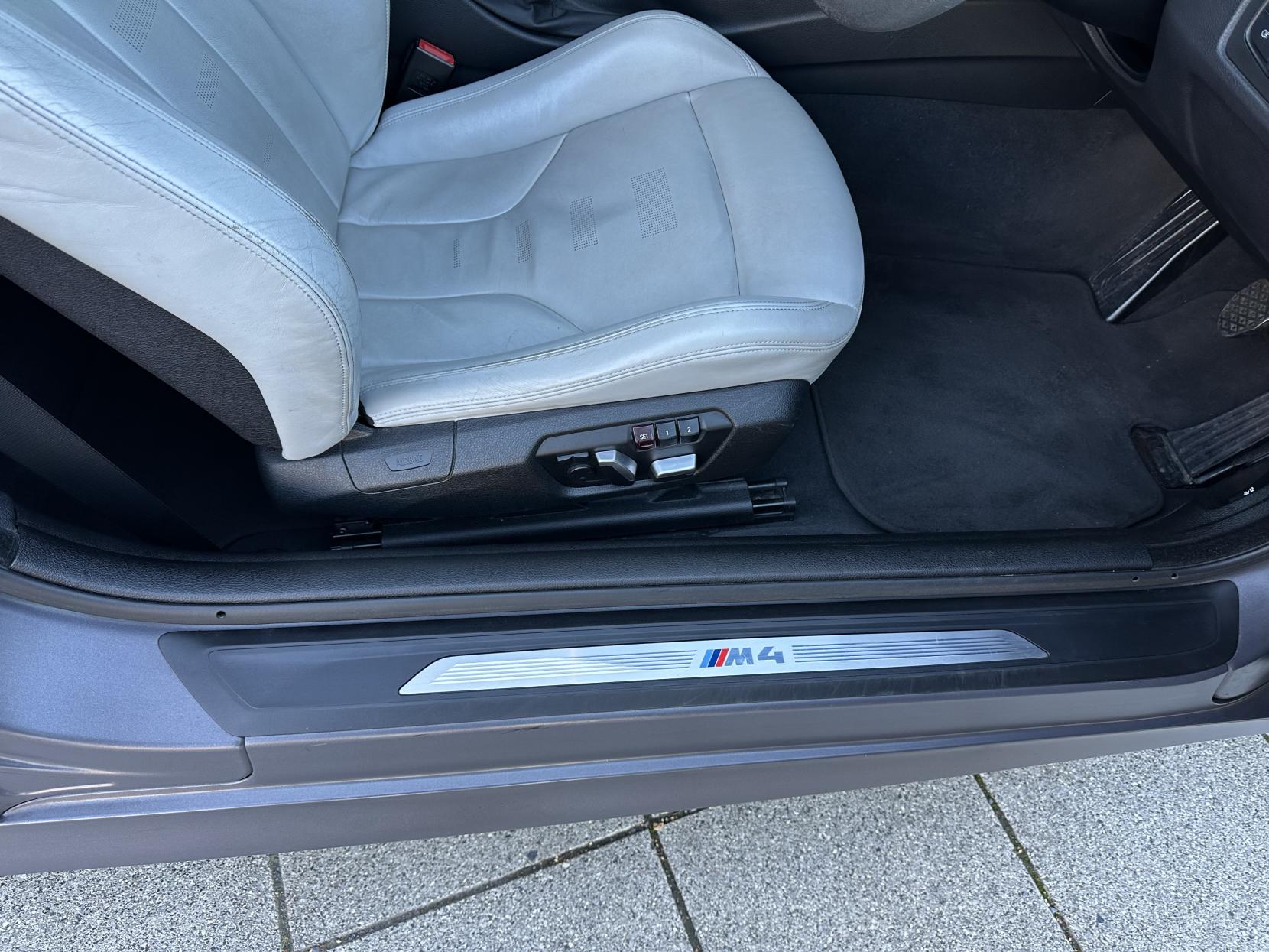 BMW M4 3.0 BiTurbo Coupe 2dr Petrol DCT Euro 6 (s/s) (431 ps)