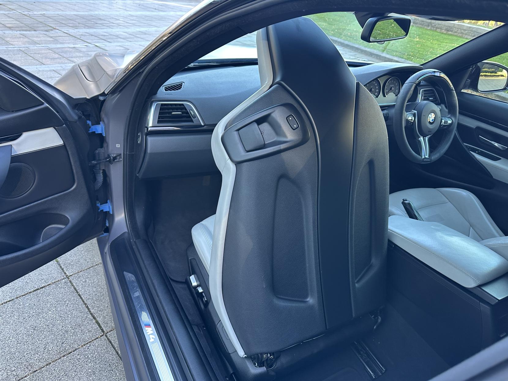 BMW M4 3.0 BiTurbo Coupe 2dr Petrol DCT Euro 6 (s/s) (431 ps)