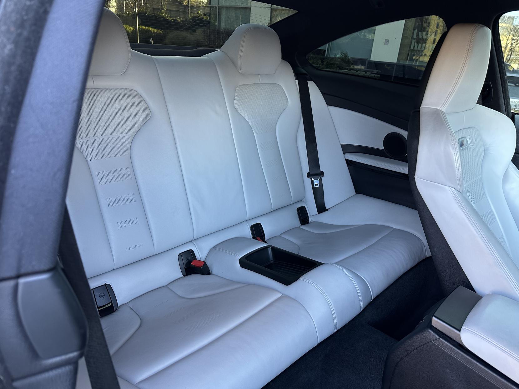 BMW M4 3.0 BiTurbo Coupe 2dr Petrol DCT Euro 6 (s/s) (431 ps)