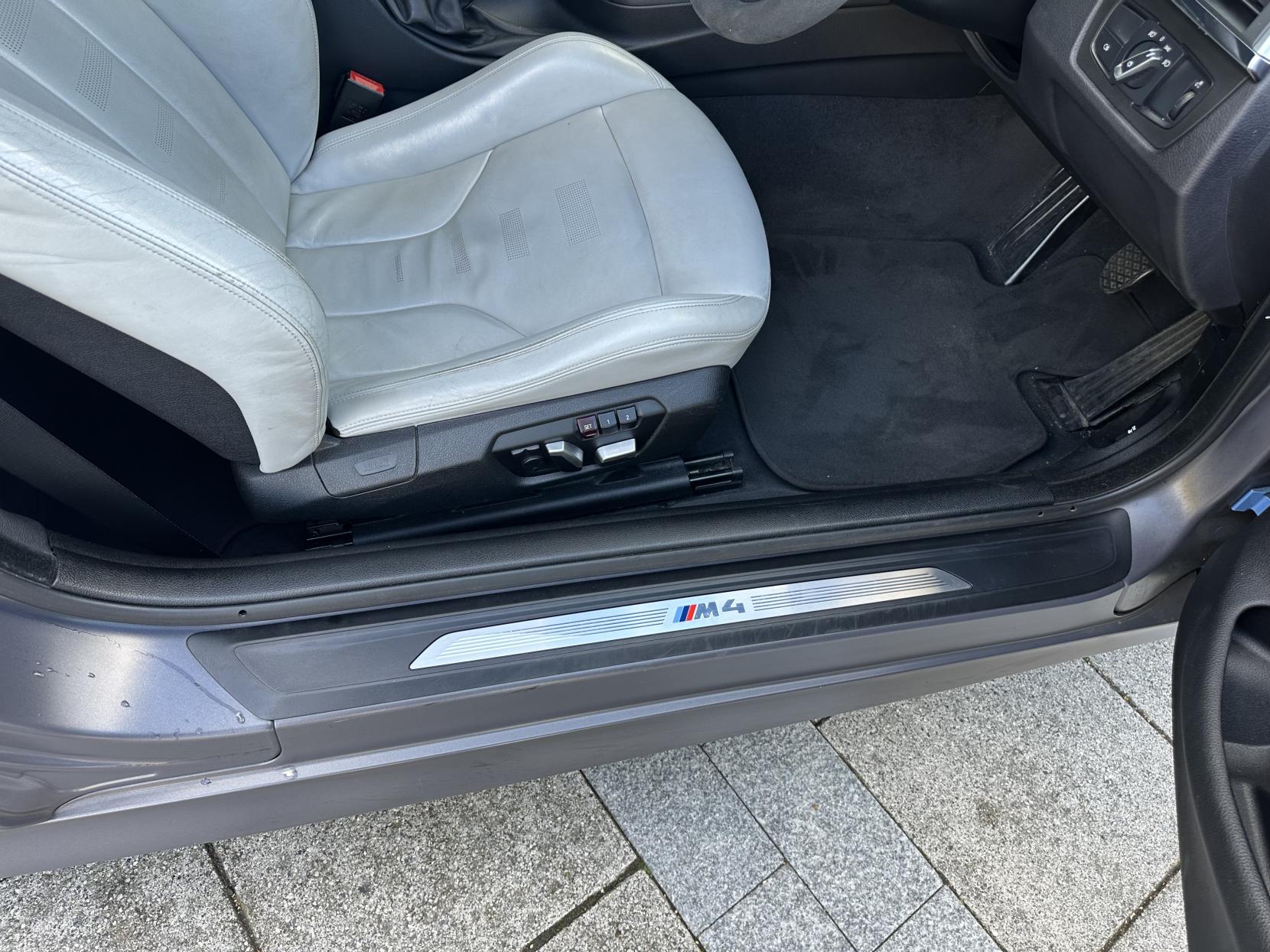 BMW M4 3.0 BiTurbo Coupe 2dr Petrol DCT Euro 6 (s/s) (431 ps)