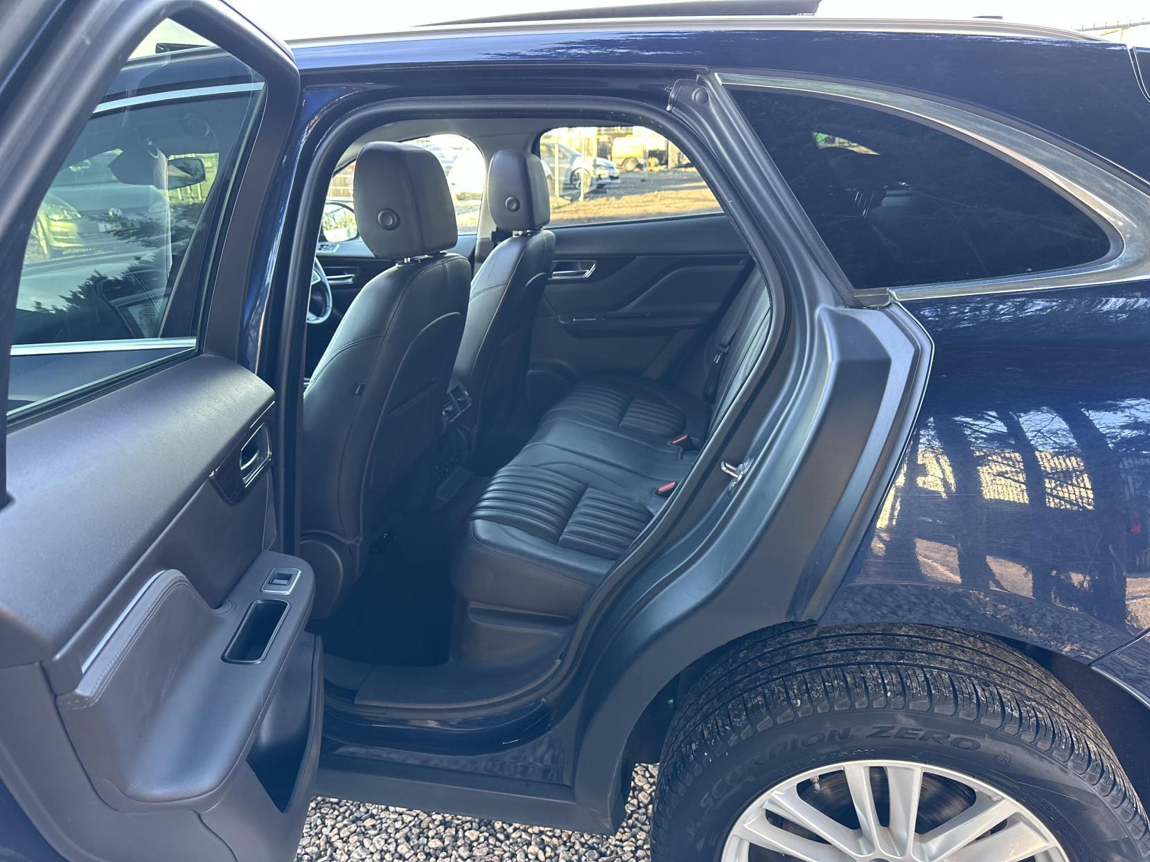 Jaguar F-PACE 2.0 D180 Portfolio SUV 5dr Diesel Auto AWD Euro 6 (s/s) (180 ps)