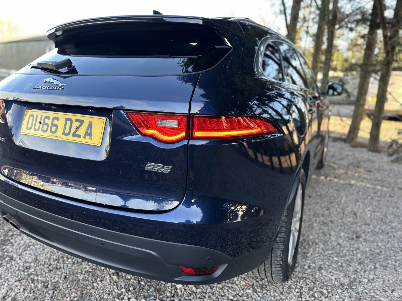 Jaguar F-PACE 2.0 D180 Portfolio SUV 5dr Diesel Auto AWD Euro 6 (s/s) (180 ps)