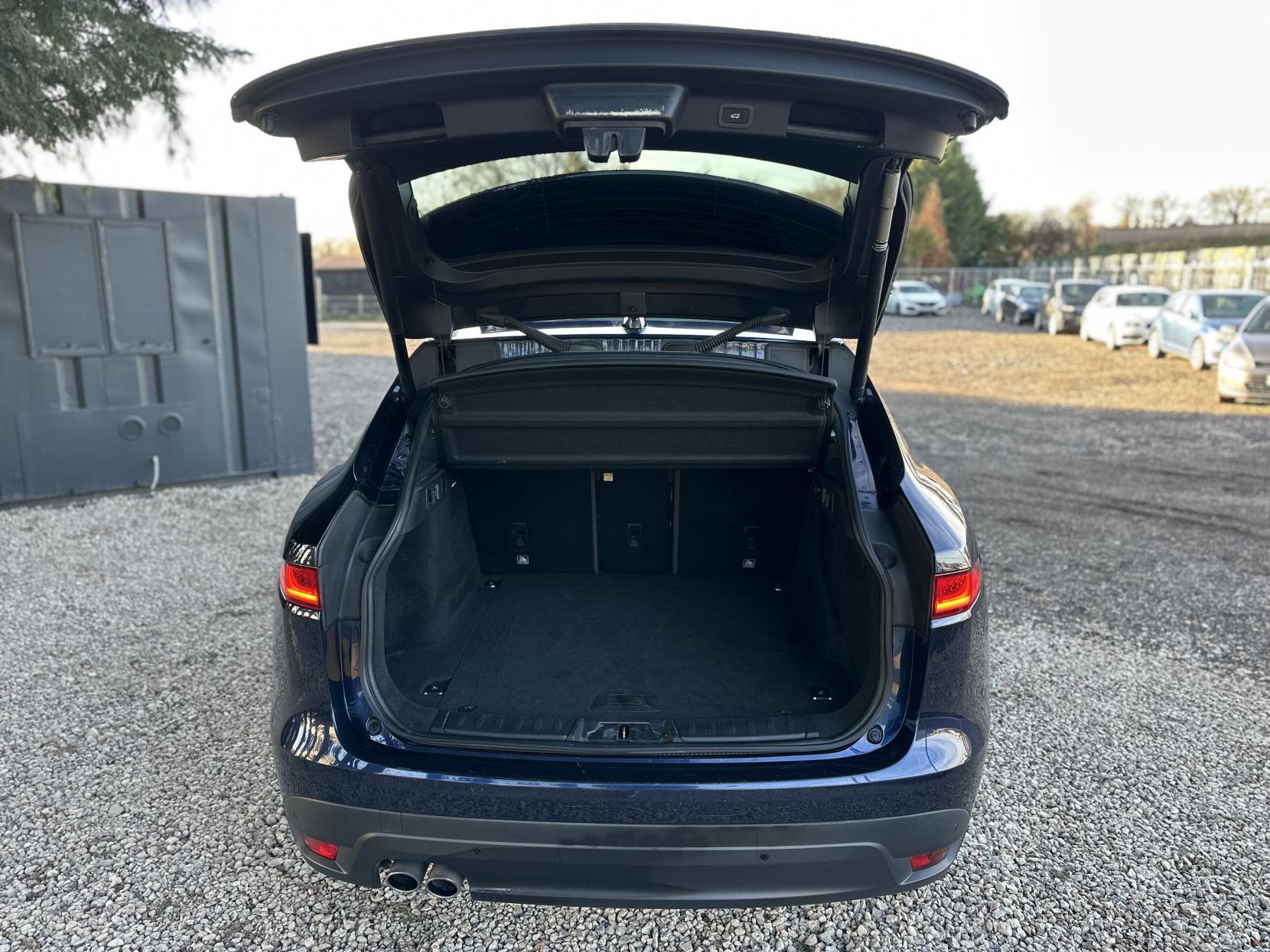 Jaguar F-PACE 2.0 D180 Portfolio SUV 5dr Diesel Auto AWD Euro 6 (s/s) (180 ps)