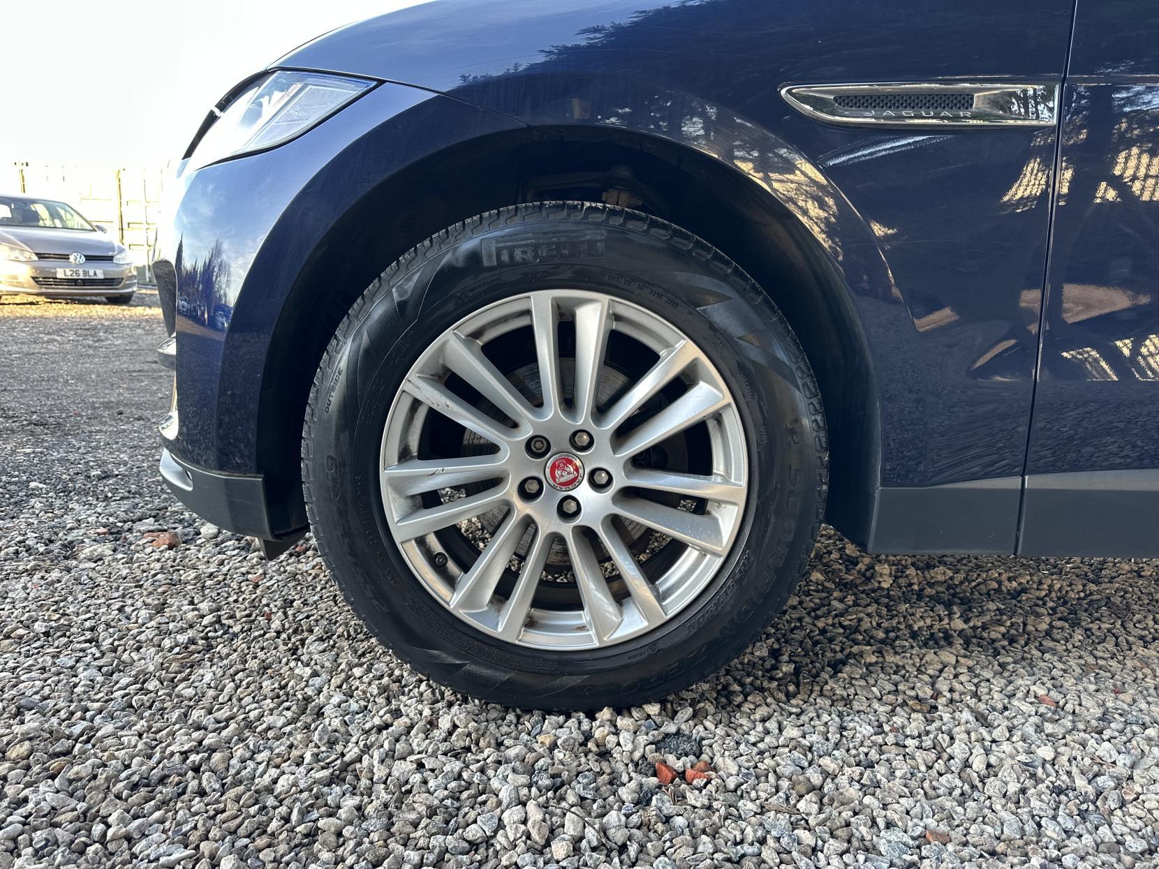 Jaguar F-PACE 2.0 D180 Portfolio SUV 5dr Diesel Auto AWD Euro 6 (s/s) (180 ps)