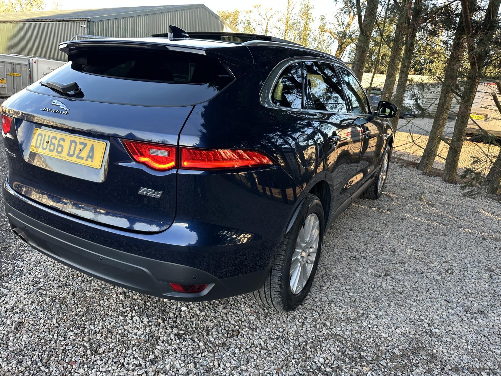 Jaguar F-PACE 2.0 D180 Portfolio SUV 5dr Diesel Auto AWD Euro 6 (s/s) (180 ps)