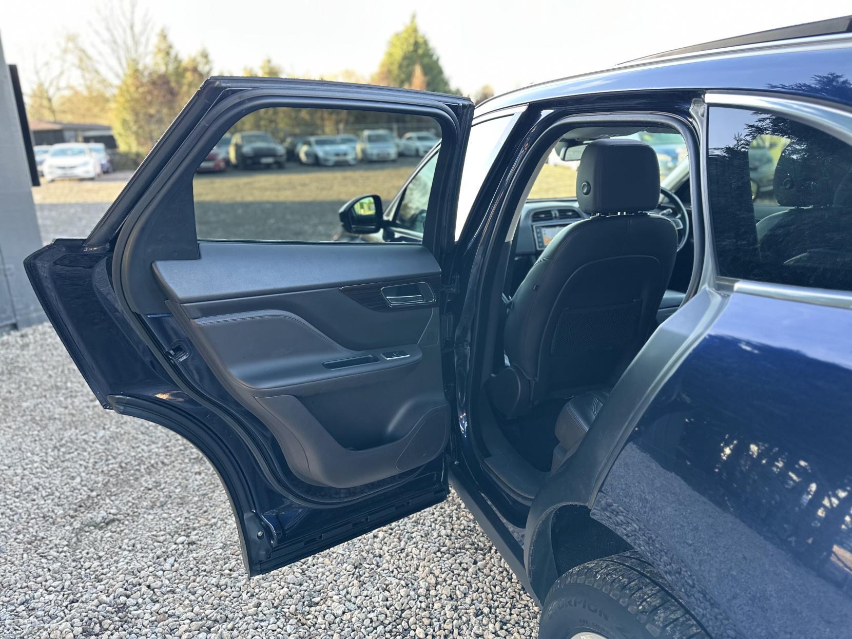 Jaguar F-PACE 2.0 D180 Portfolio SUV 5dr Diesel Auto AWD Euro 6 (s/s) (180 ps)