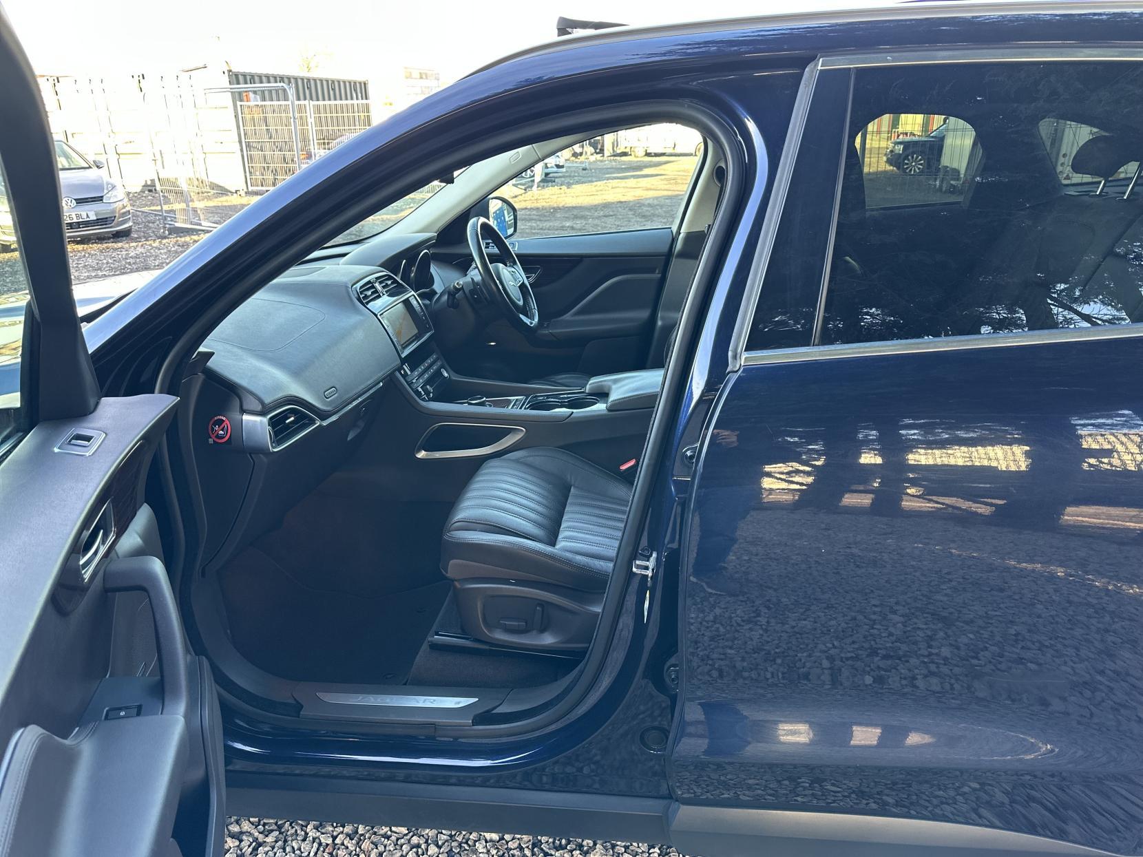 Jaguar F-PACE 2.0 D180 Portfolio SUV 5dr Diesel Auto AWD Euro 6 (s/s) (180 ps)