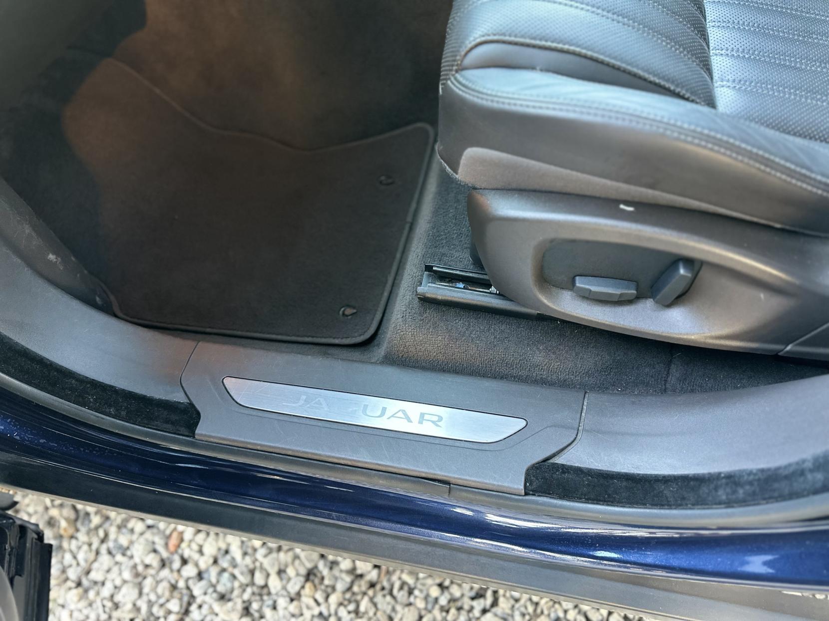 Jaguar F-PACE 2.0 D180 Portfolio SUV 5dr Diesel Auto AWD Euro 6 (s/s) (180 ps)