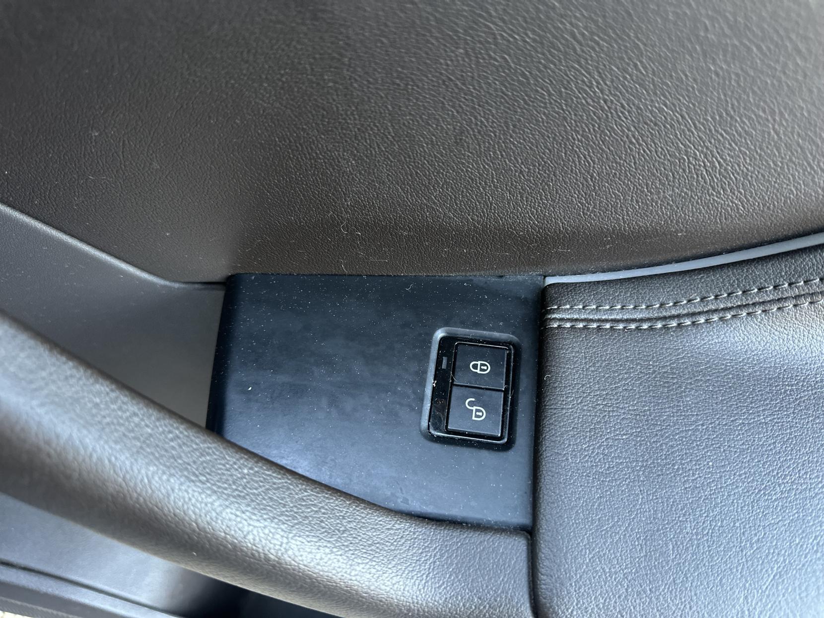 Jaguar F-PACE 2.0 D180 Portfolio SUV 5dr Diesel Auto AWD Euro 6 (s/s) (180 ps)