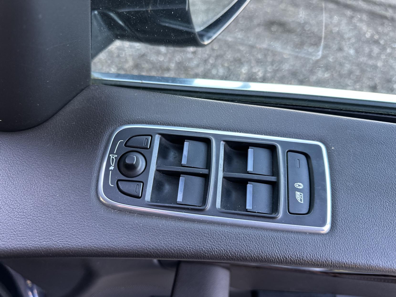 Jaguar F-PACE 2.0 D180 Portfolio SUV 5dr Diesel Auto AWD Euro 6 (s/s) (180 ps)