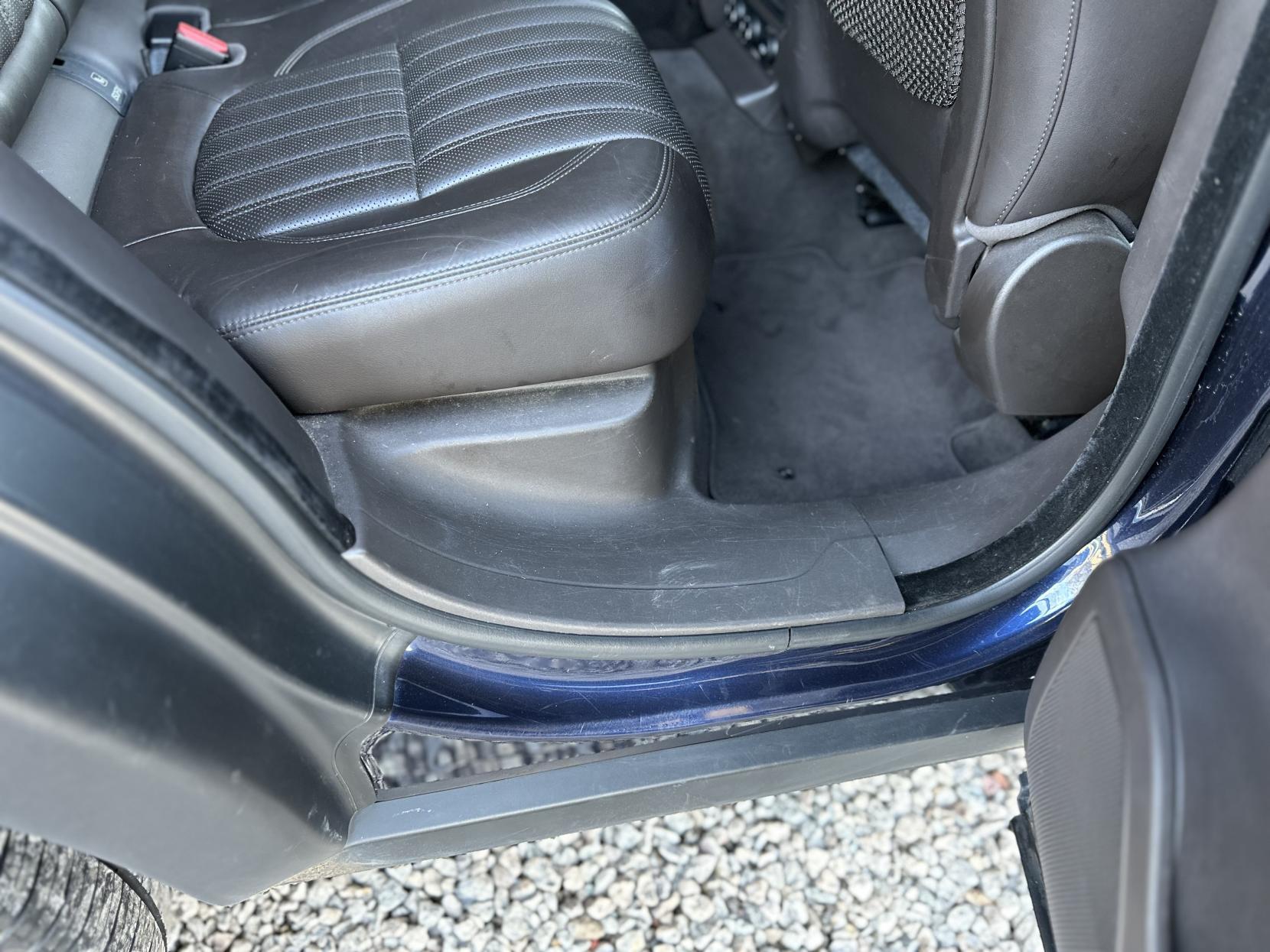 Jaguar F-PACE 2.0 D180 Portfolio SUV 5dr Diesel Auto AWD Euro 6 (s/s) (180 ps)